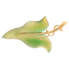 Fluhler Nephrite Jade Vintage Leaf & Vine Brooch - Yellow Gold 14k Carved Pin