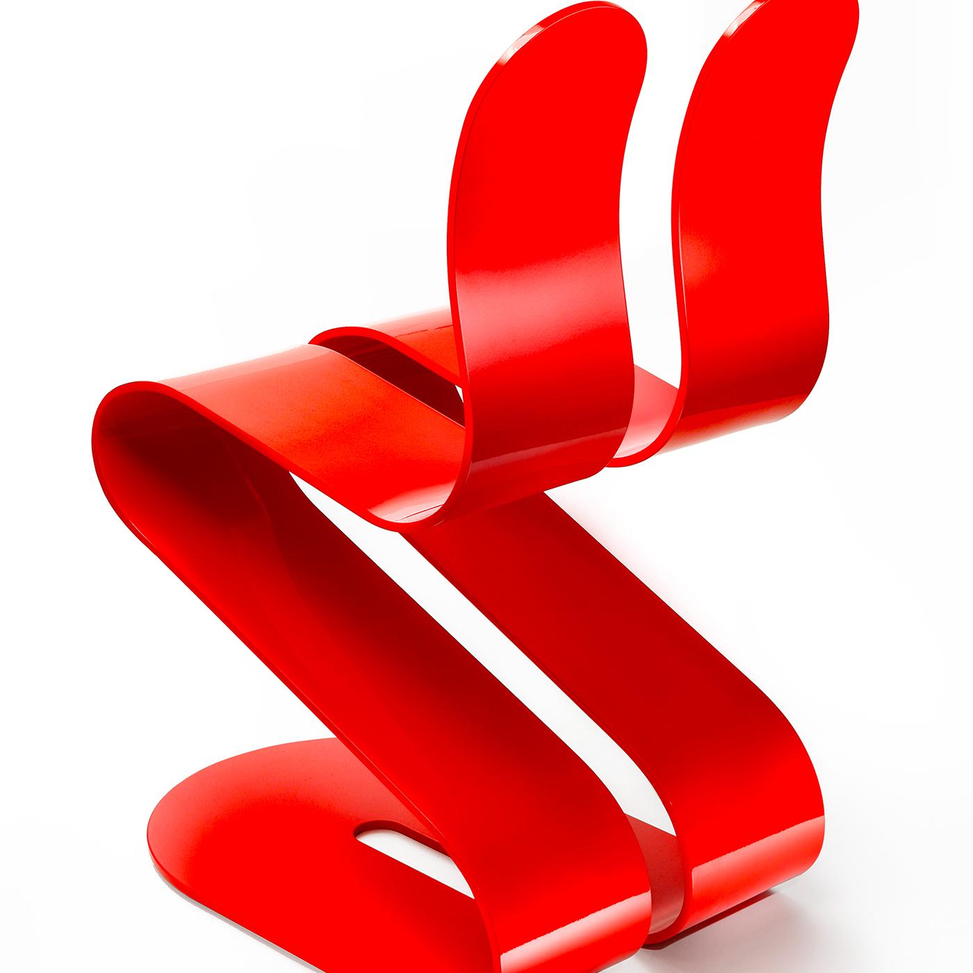 The simple and ergonomic silhouette of this red-lacquered chair is designed to provide ultimate support and exceptional comfort in a stylish and aesthetically harmonious piece. Designed by biomechanical engineer Michael d'Amato, this chair is