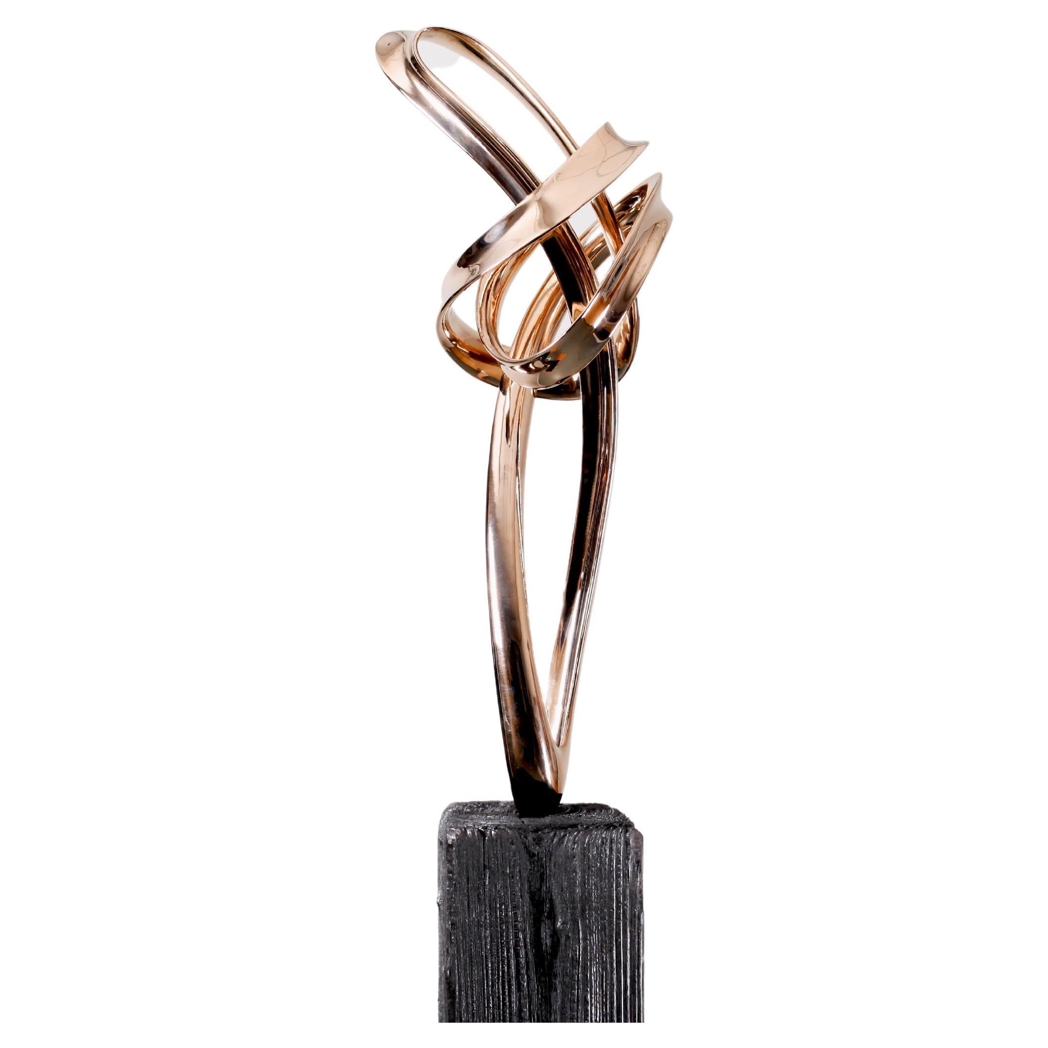 Sculpture de plateau de table en bronze poli faisant référence à la forme d'une clé de sol en vente