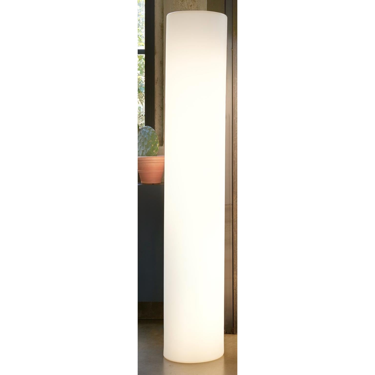 Fluo Extra Large Floor Lamp by SLIDE Studio
Dimensions: Ø 30 x H 170 cm.
Materials: Polyethylene.

Available in four different sizes. Prices may vary. This product is suitable for indoor and outdoor use. All our lamps can be wired according to each