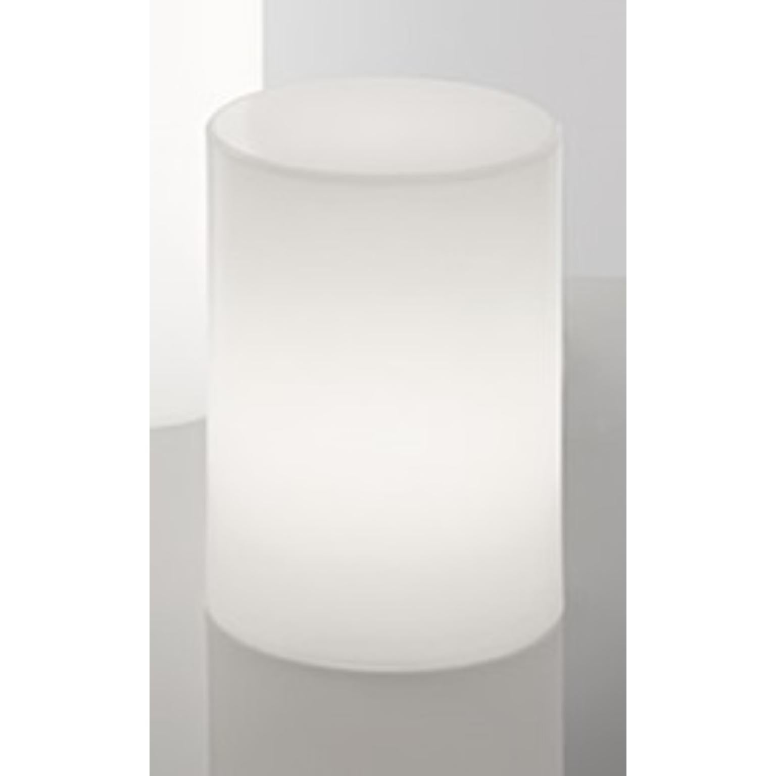 Fluo Small Floor Lamp by SLIDE Studio
Dimensions: Ø 30 x H 40 cm.
Materials: Polyethylene.

Available in four different sizes. Prices may vary. This product is suitable for indoor and outdoor use. All our lamps can be wired according to each