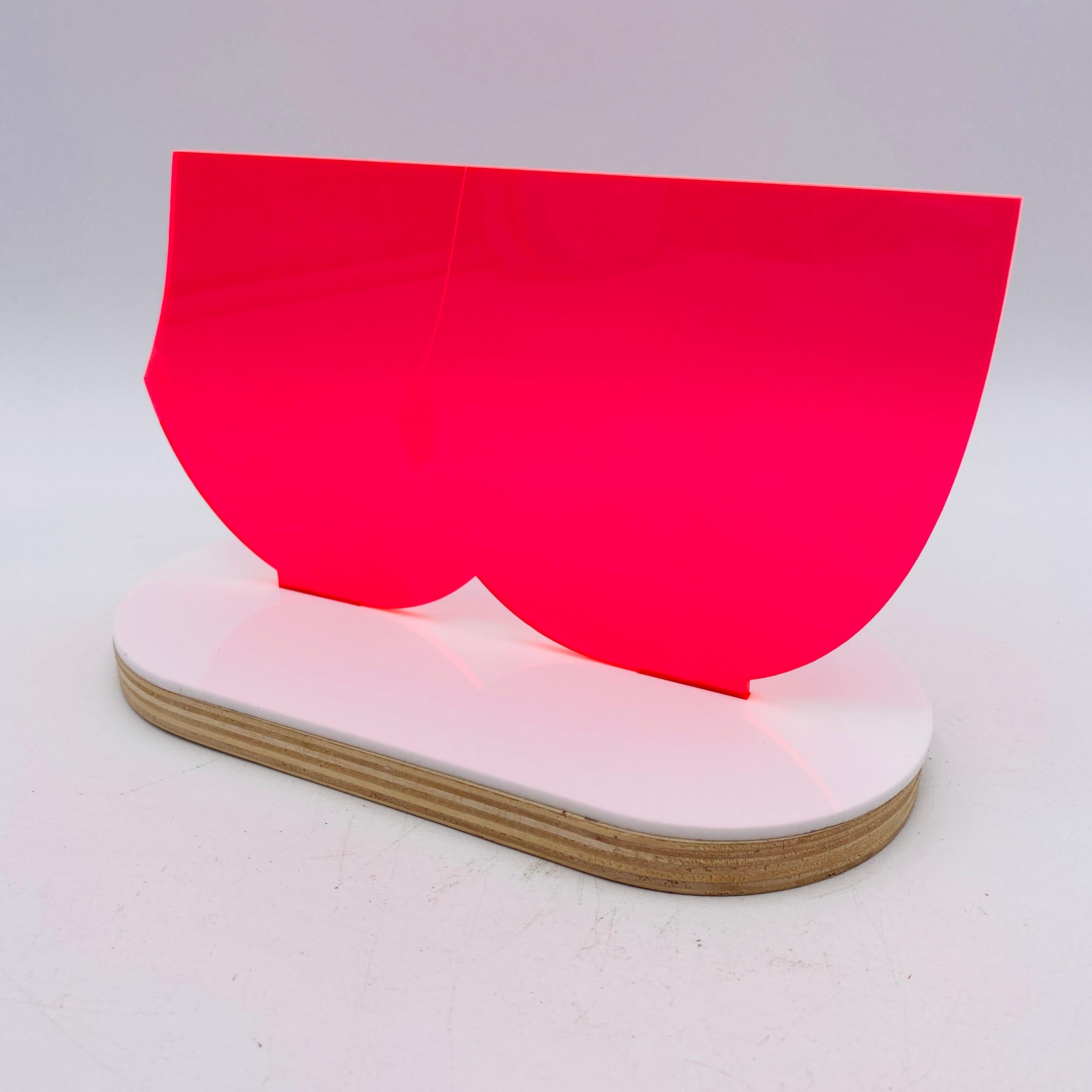 Fluoreszierende Busen-Skulptur von Nobel Truong im Angebot 3