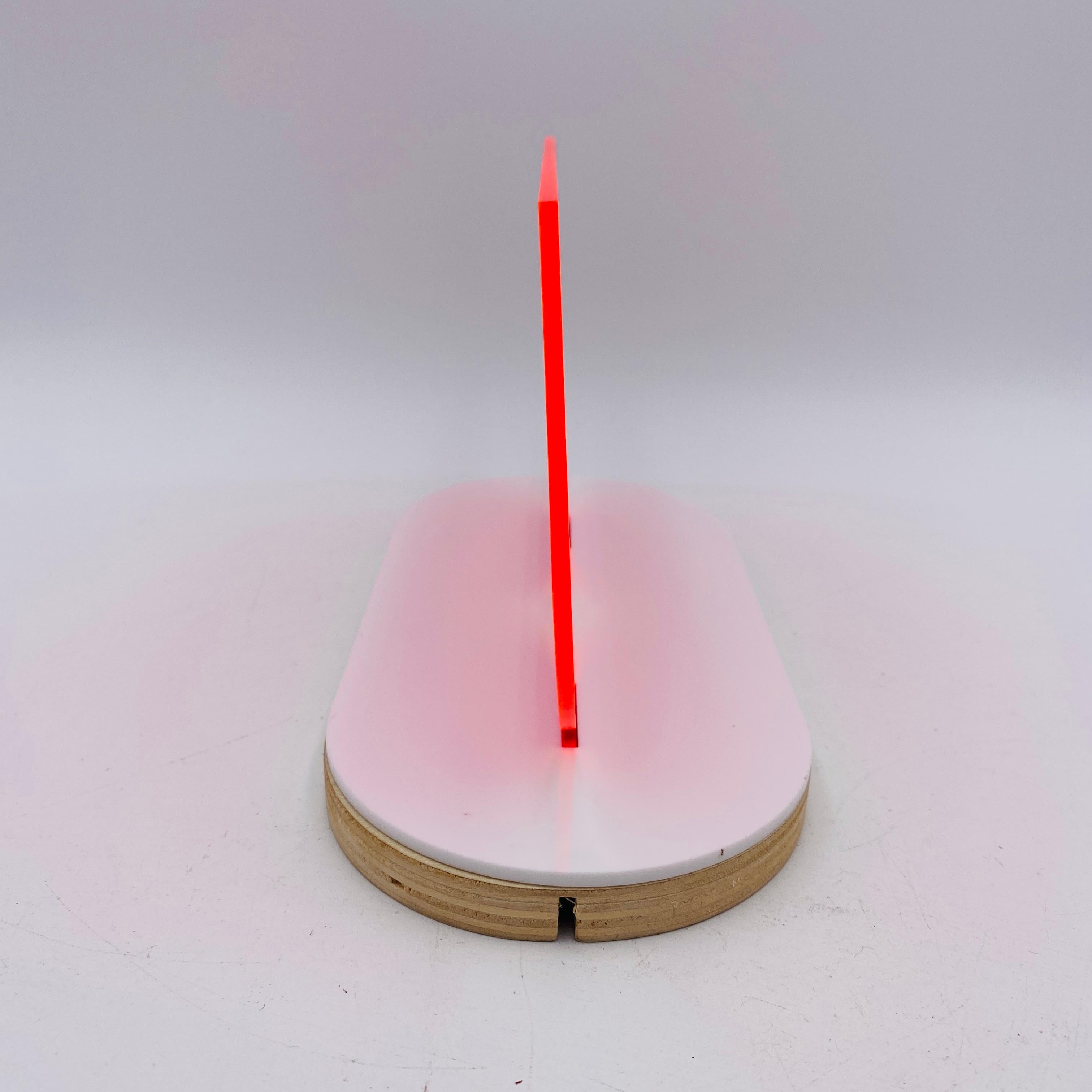Fluoreszierende Busen-Skulptur von Nobel Truong im Angebot 1