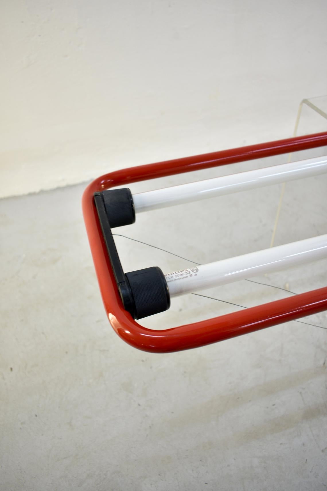 Postmodern 'Duo' hanging fluorescent lamp by Gian Nicola Gigante & M Bocatta for Zerbetto Padova

Designed in 1981 and manufactured until the 1990s

The lamp features tubular metal frame lacquered in vibrant red and two fluorescent lights, it is