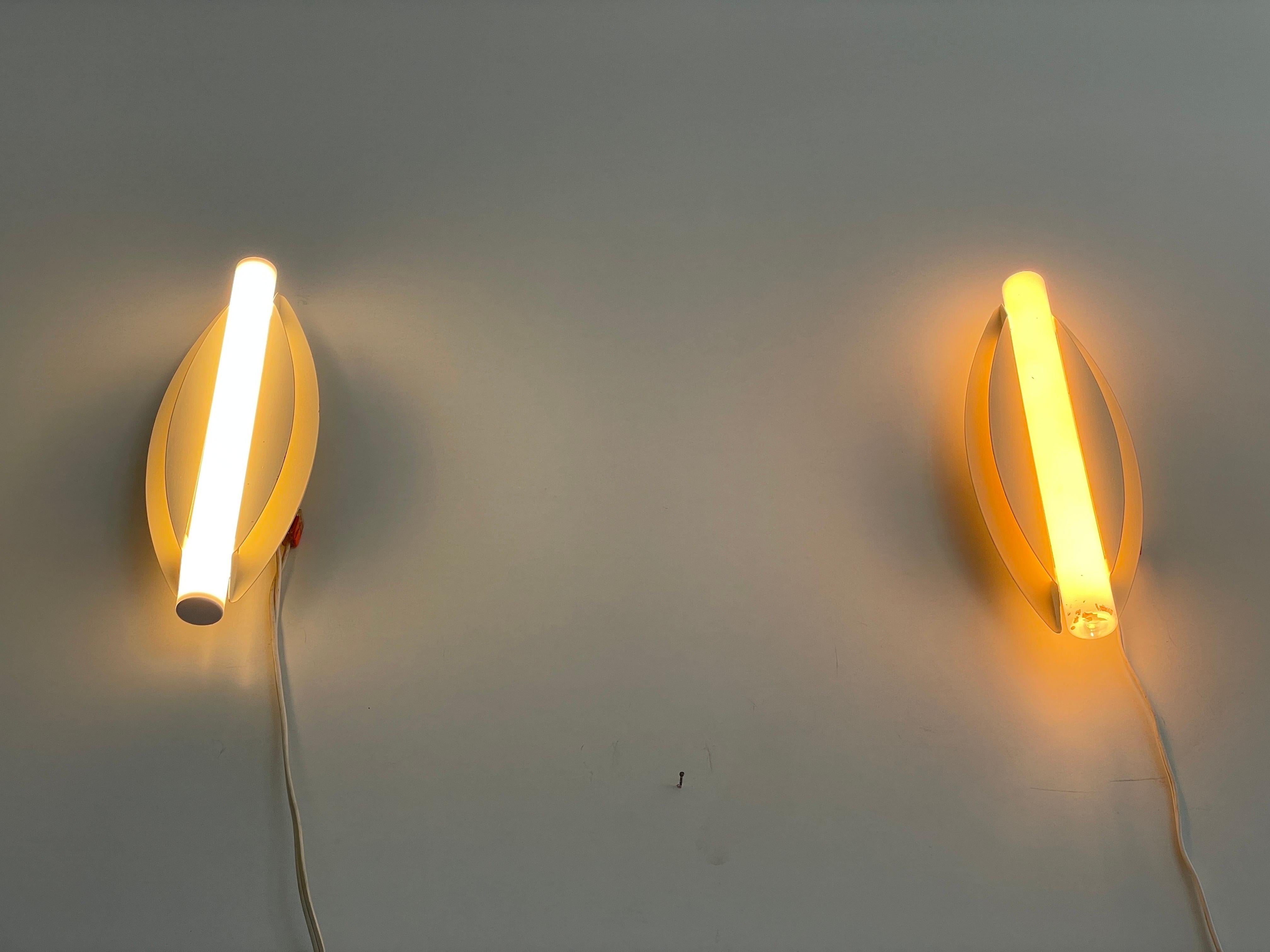 Pareja de apliques fluorescentes de Brendel & Loewig, años 70, Alemania en venta 5
