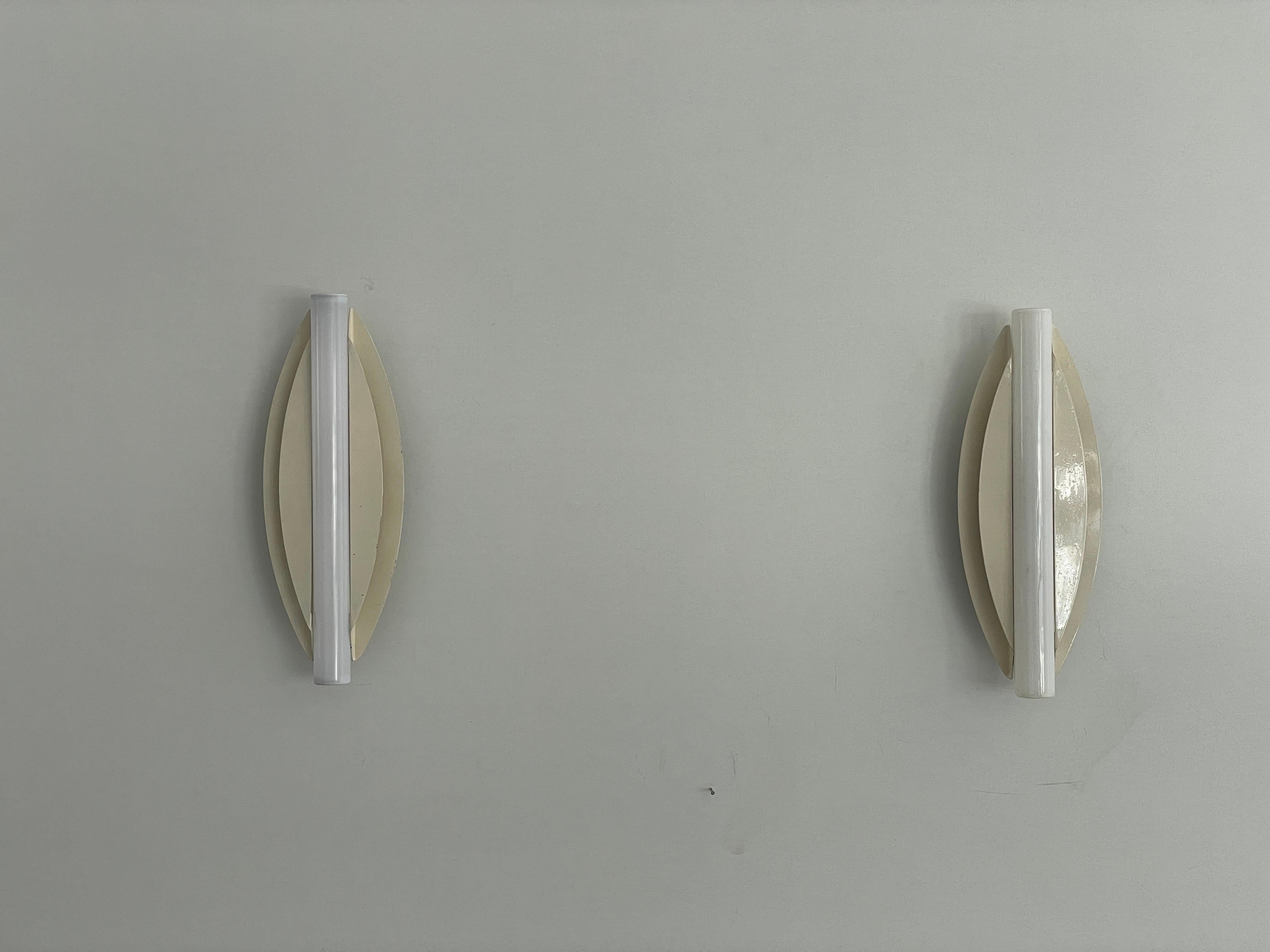 Pareja de apliques fluorescentes de Brendel & Loewig, años 70, Alemania

Esta lámpara funciona con tubos fluorescentes.
Con cable y apto para utilizar 110-220V en todos los países.

No dudes en preguntarnos si tienes alguna duda.

Medidas: 
Altura: