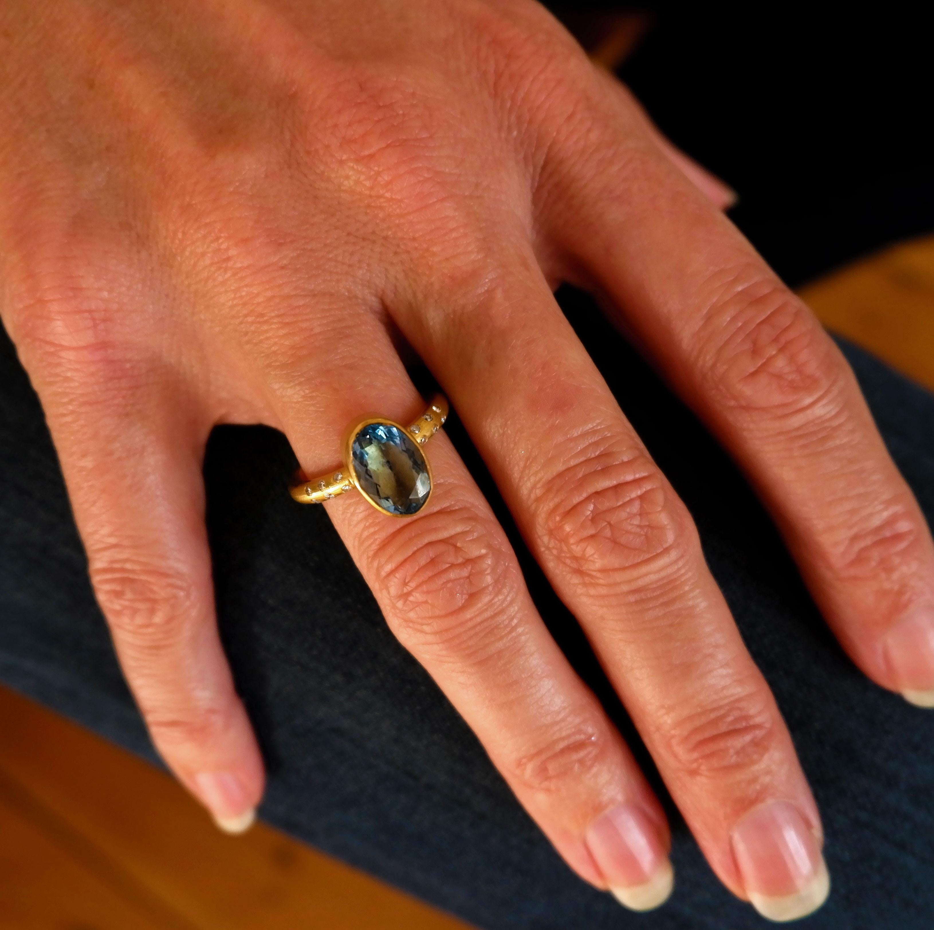 18 karat gold ring with diamond