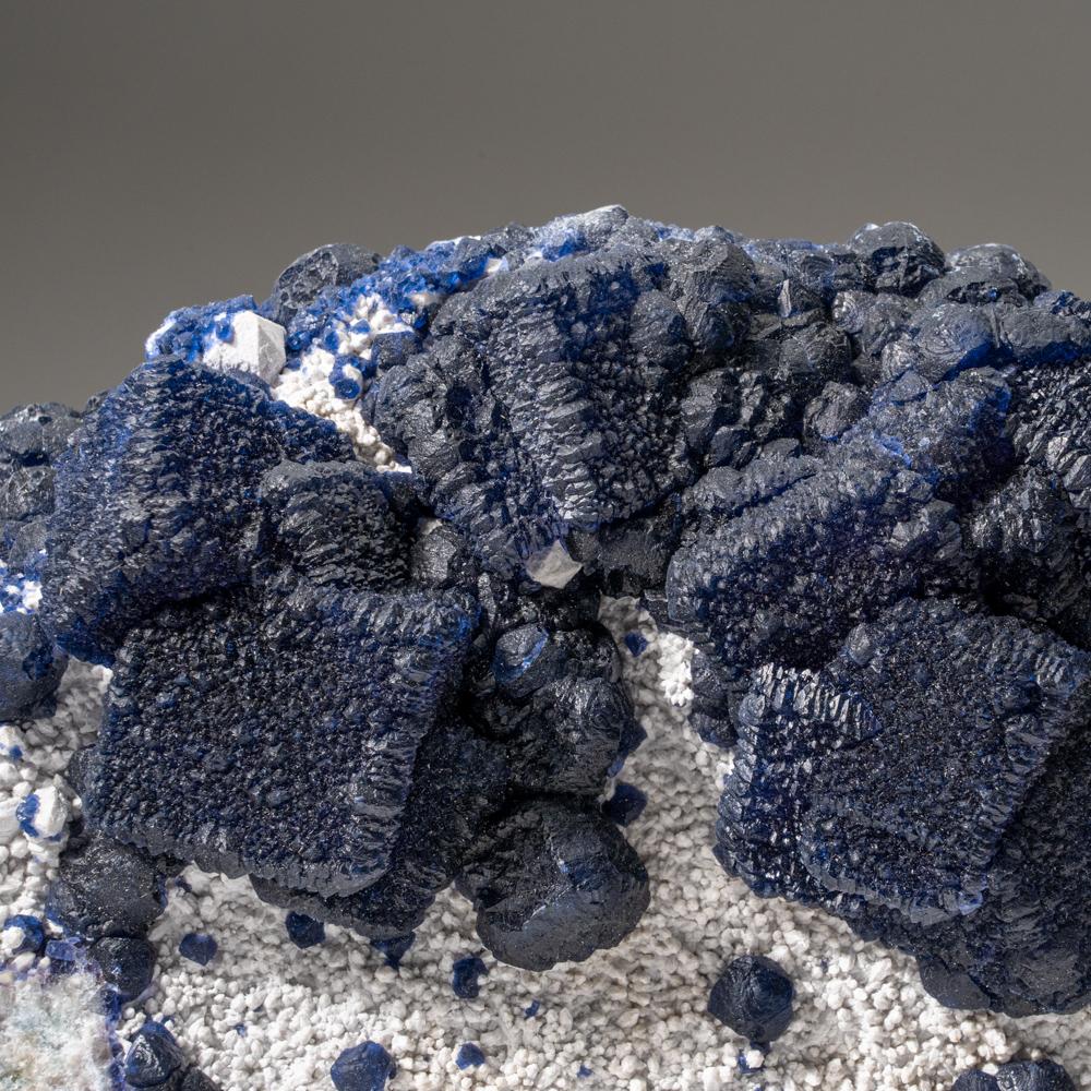 XXI secolo e contemporaneo Fluorite su quarzo dalla miniera di Huanggang, Keshiketeng Qi, Mongolia Interna, Cina in vendita
