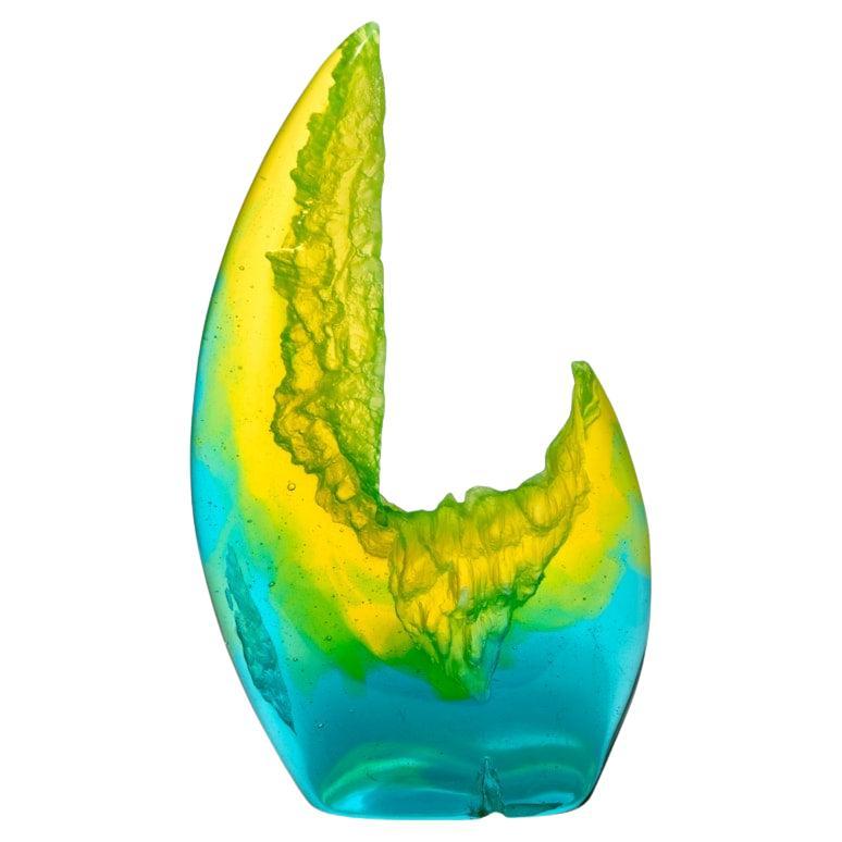 Frammento di fluorite I+I, scultura in vetro fuso con texture blu e verde di Wayne Charmer