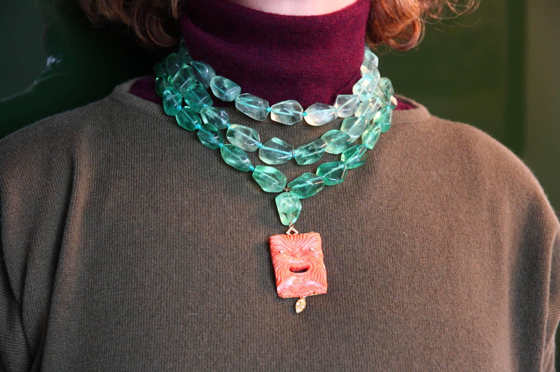 Fluorite Stone Carved Coral Diamonds 18 Karat Gold Necklace For Sale 1