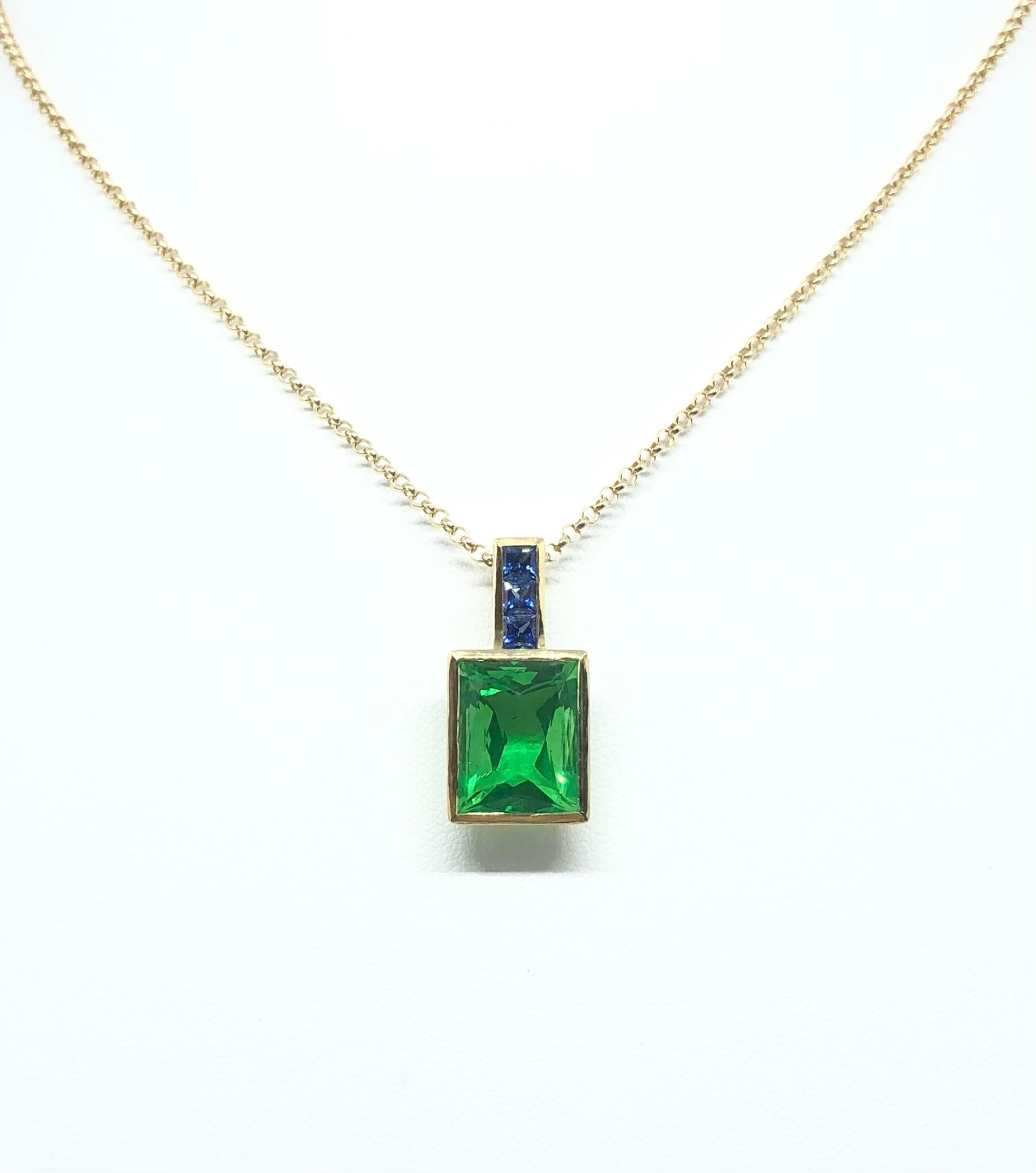Fluorite 8.87 carats with Blue Sapphire 0.47 carats Pendant set in 18 Karat Gold Settings
(chain not included)

Width: 1.2 cm 
Length: 2.5 cm
Total Weight: 5.88  grams

