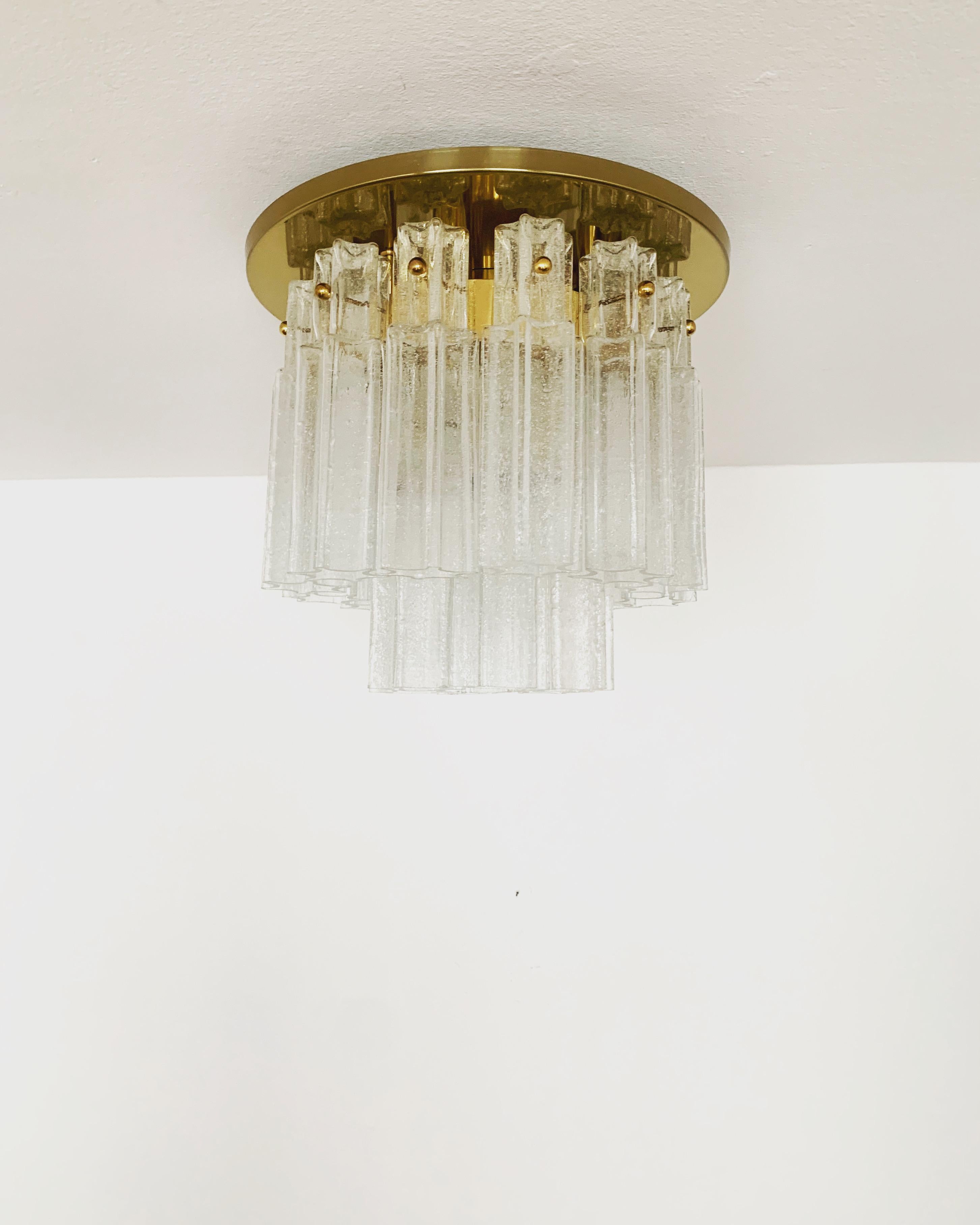 Impressive ice glass ceiling lamp from the Limburg glassworks around 1960.
The 18 glasses are arranged on 2 levels.
Very high quality processing.
The lamp spreads a spectacular play of light.

Condition:

Very good vintage condition with