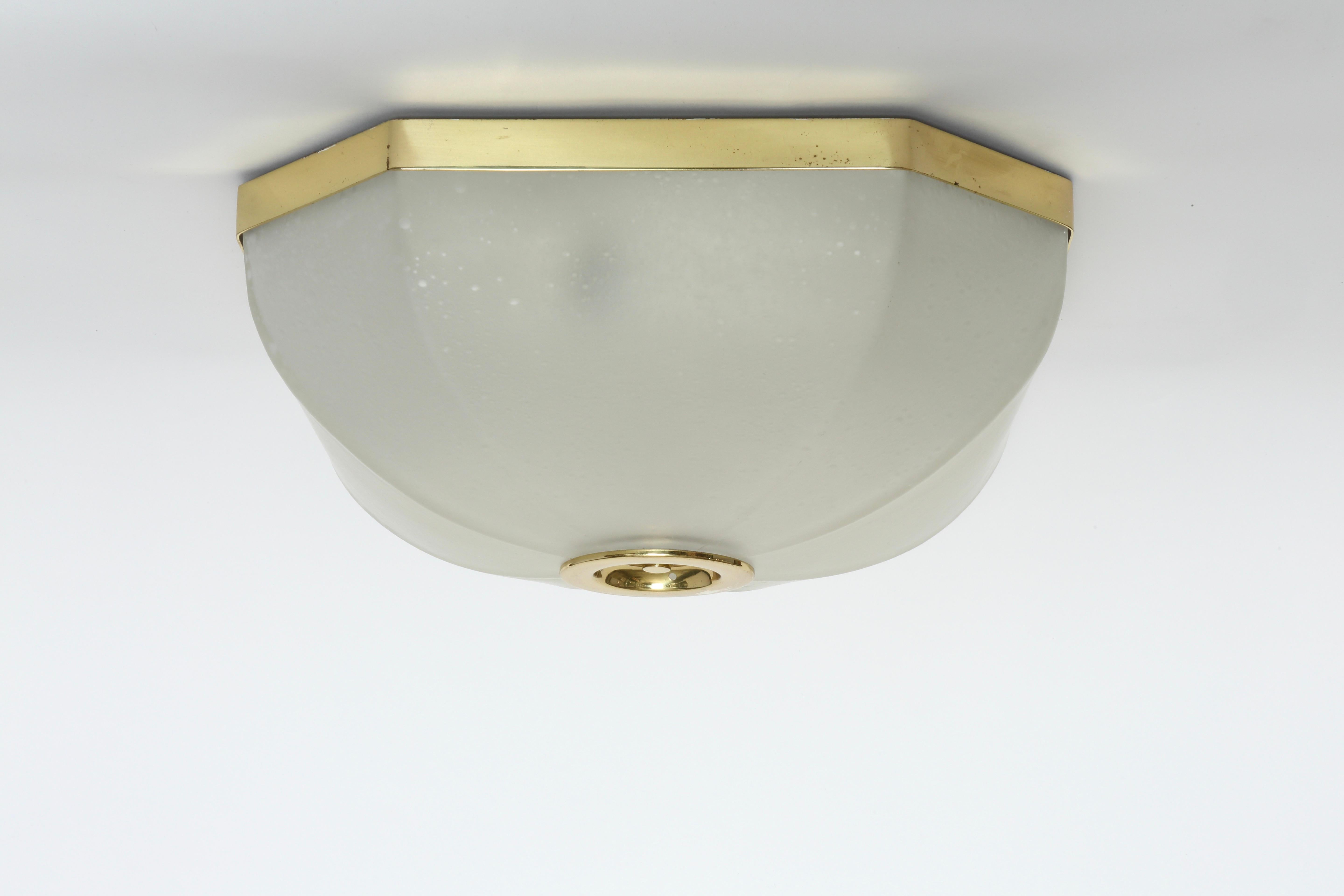 Flush mount ceiling light by Lumi.
Made in Italy, in 1950s.
Label present.
Four standard Edison bulbs.
Complimentary US rewiring upon request.
Two flush mounts available.

We take pride in bringing vintage fixtures to their full glory again.
At