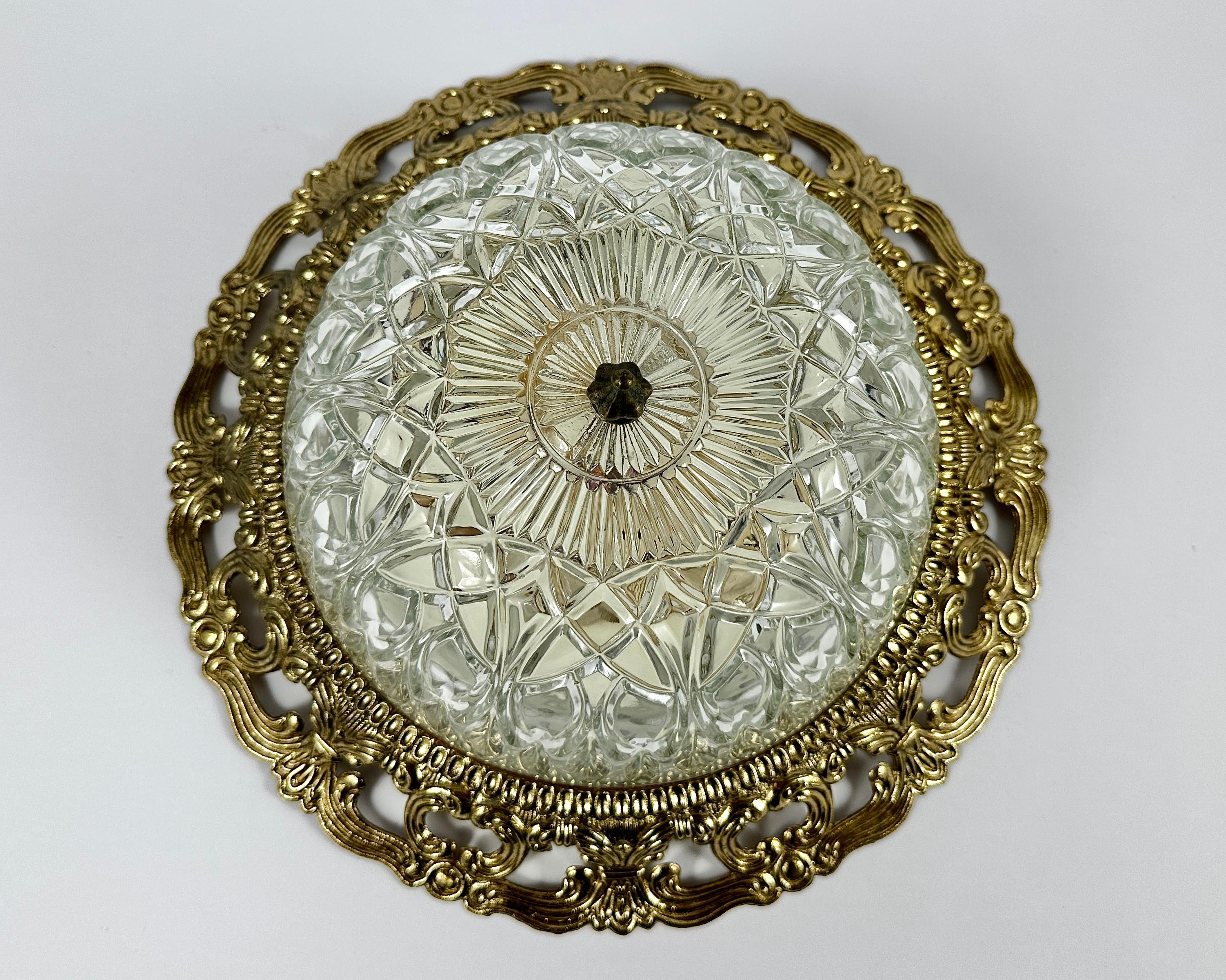 Magnifique plafonnier mural vintage.

Bronze et verre pour affleurementu2028Lampe d'éclairage.

Une lampe est une source de lumière qui devrait se trouver dans chaque maison.

Ce type d'éclairage est utilisé dans les chambres à coucher, les salons,
