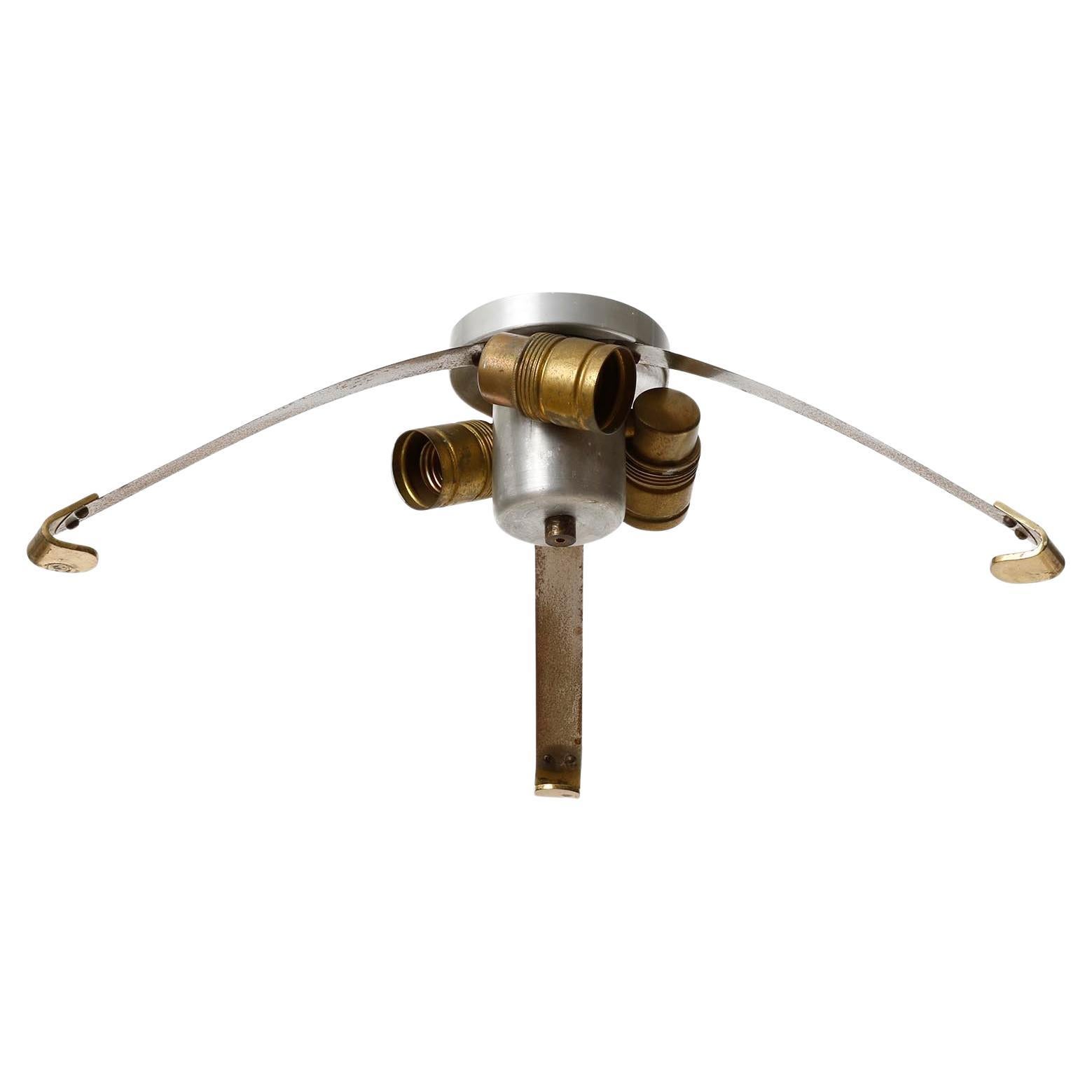 Lampe affleurante 'FEDER-KRALLE' Kalmar Anna-Lülja Praun, laiton verre opale 1960s Bon état - En vente à Hausmannstätten, AT