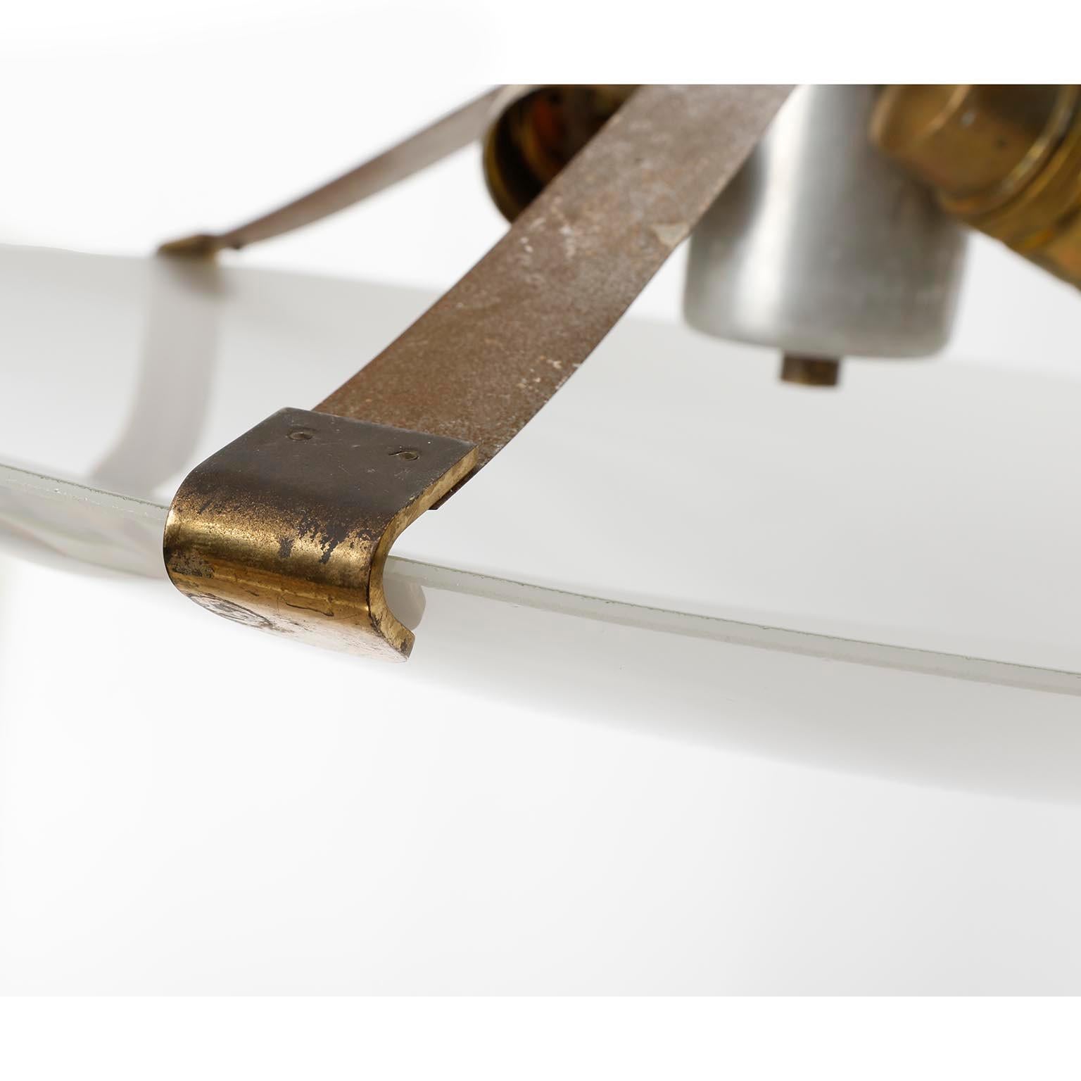 Milieu du XXe siècle Lampe affleurante 'FEDER-KRALLE' Kalmar Anna-Lülja Praun, laiton verre opale 1960s en vente