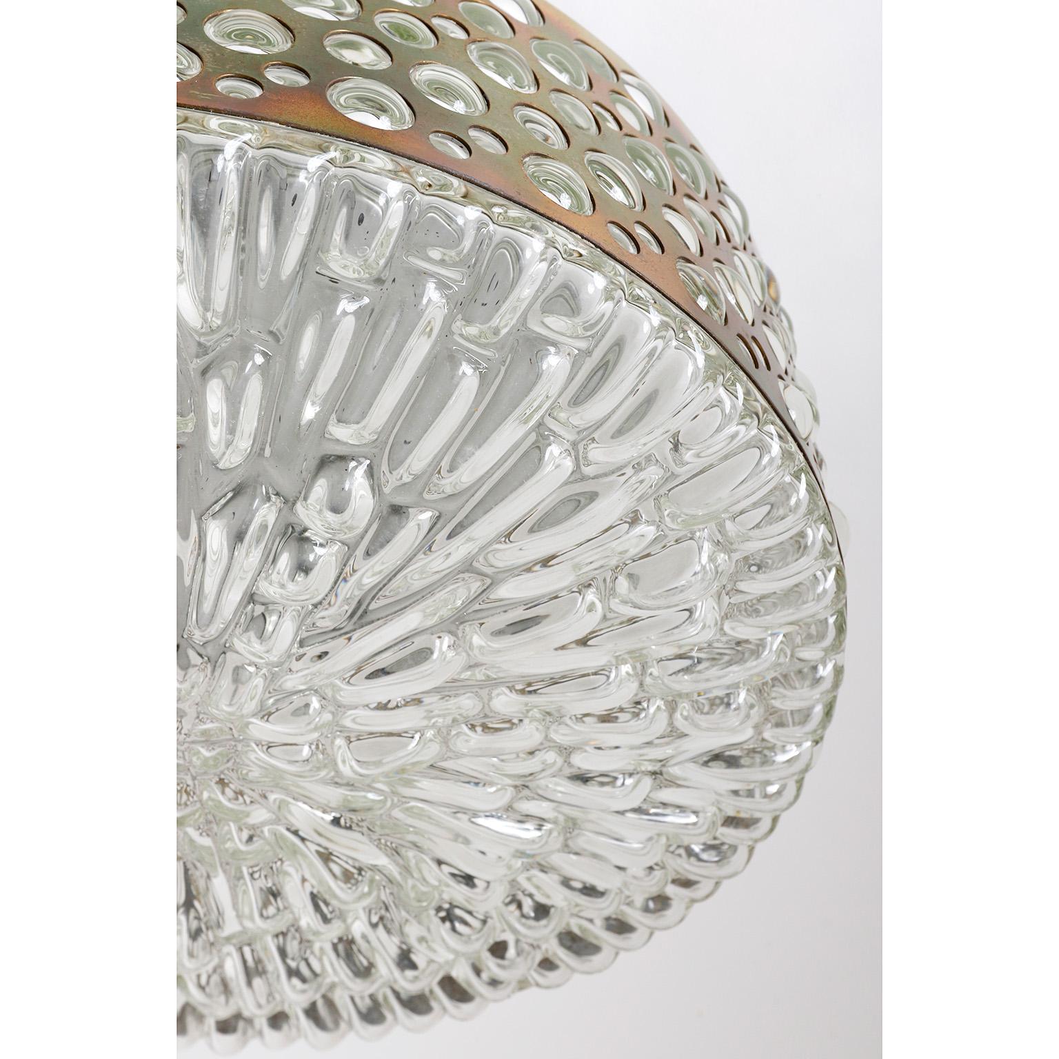Milieu du XXe siècle Lights affleurantes de Rupert Nikoll, verre texturé et laiton patiné, 1960 en vente