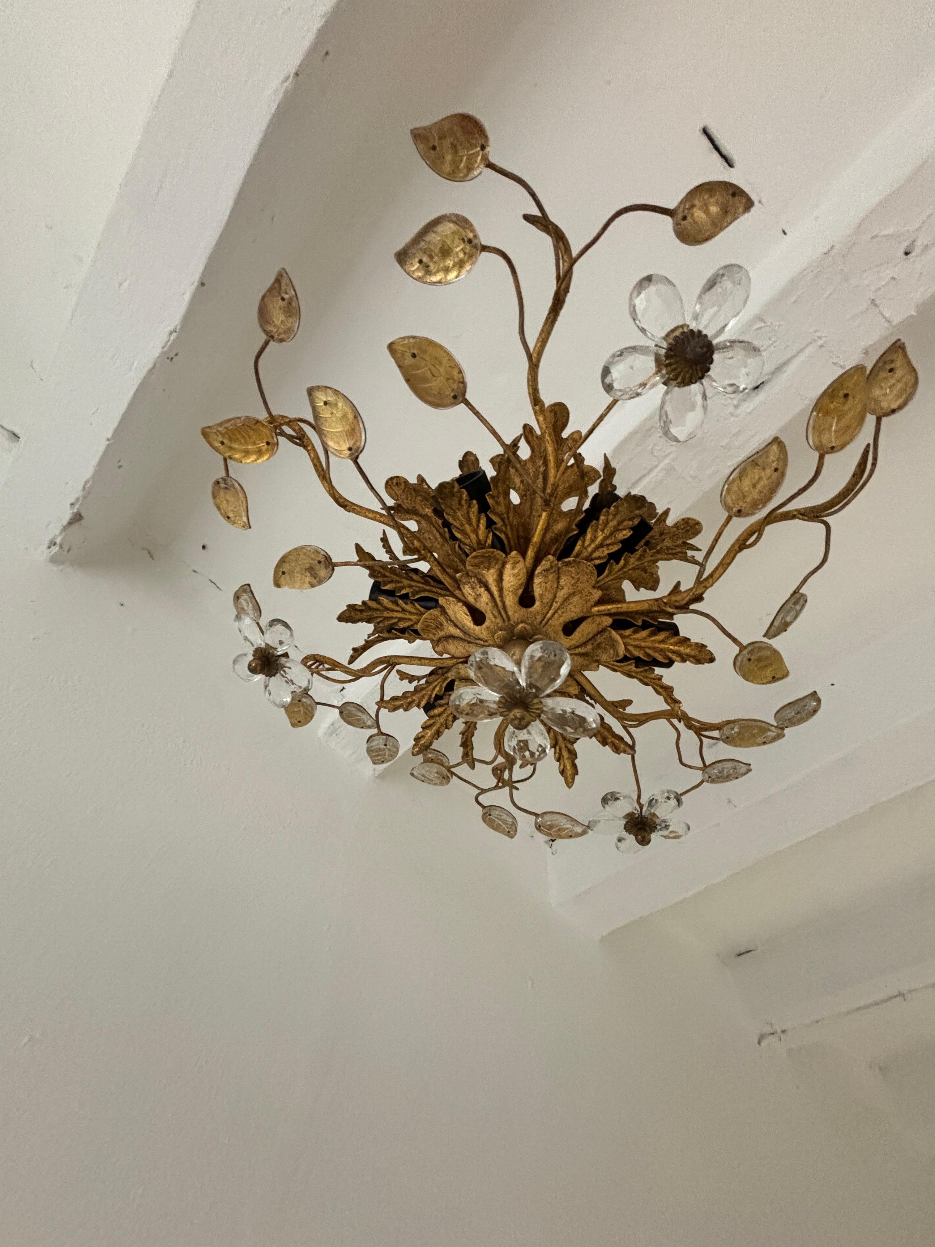 Lámpara de araña de cristal con flores y hojas Maison Baguès 6 luces C 1940 en venta 4