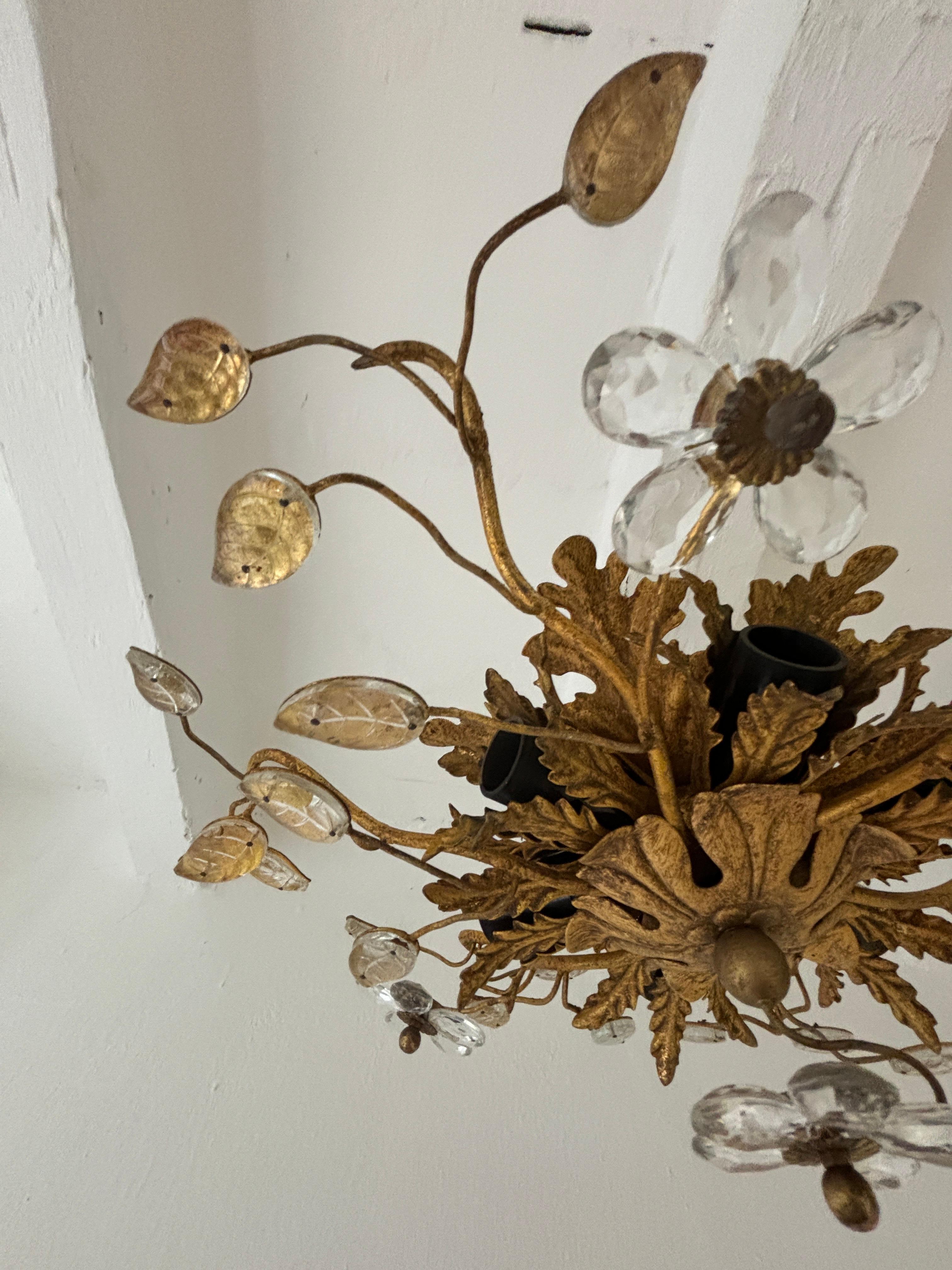 Lámpara de araña de cristal con flores y hojas Maison Baguès 6 luces C 1940 Cristal en venta