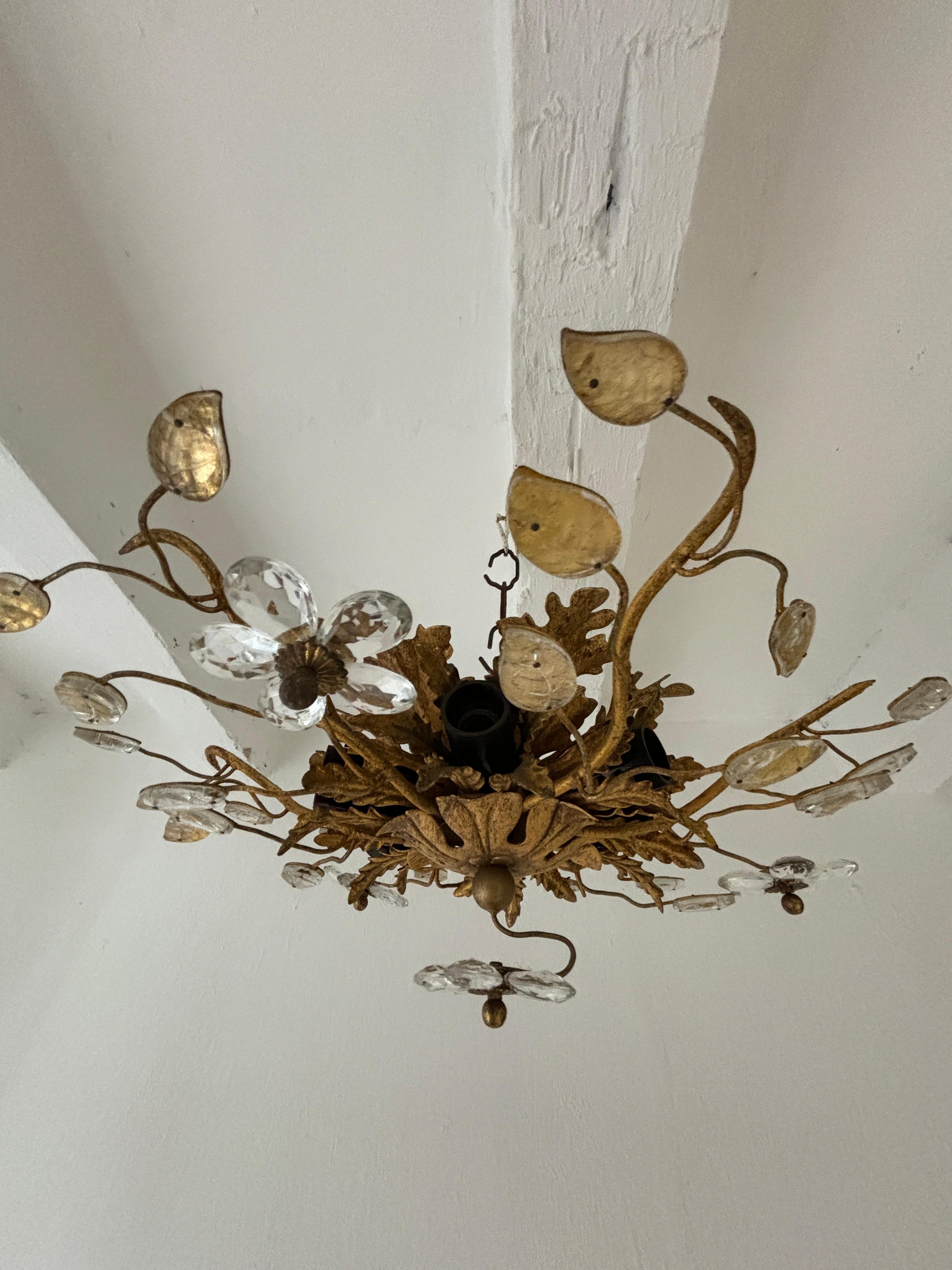 Lámpara de araña de cristal con flores y hojas Maison Baguès 6 luces C 1940 en venta 1