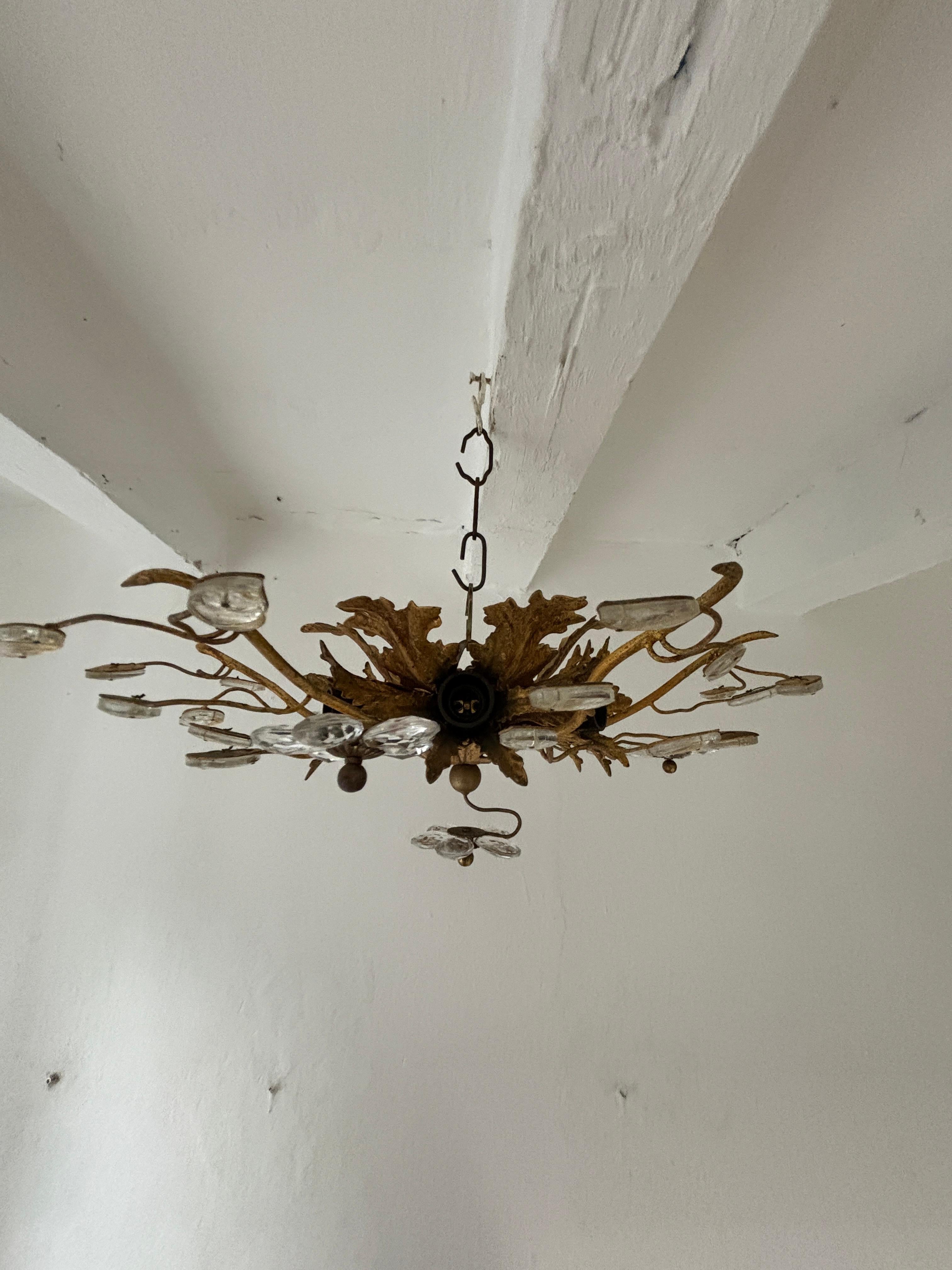 Lámpara de araña de cristal con flores y hojas Maison Baguès 6 luces C 1940 en venta 2