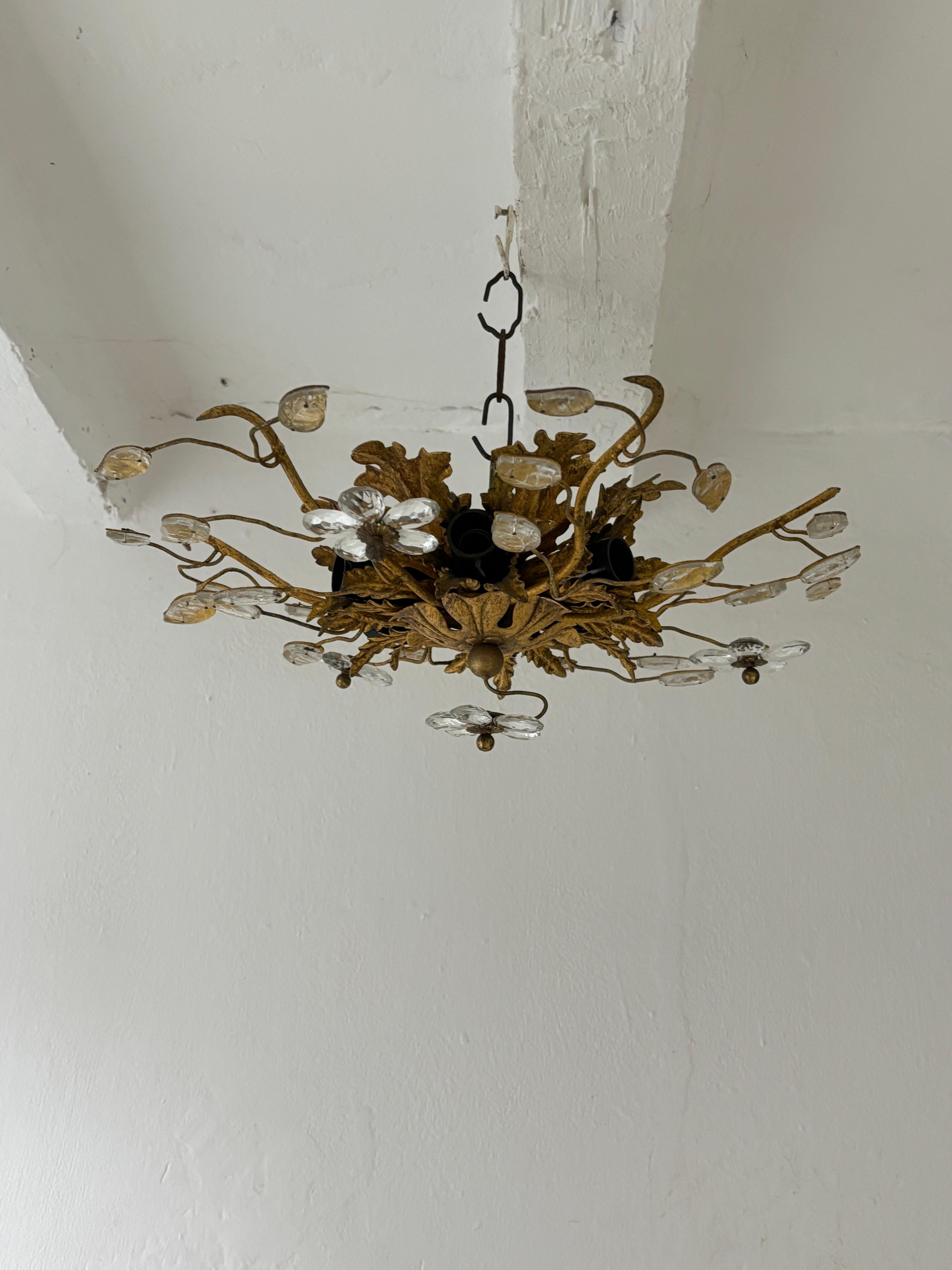 Lámpara de araña de cristal con flores y hojas Maison Baguès 6 luces C 1940 en venta 3