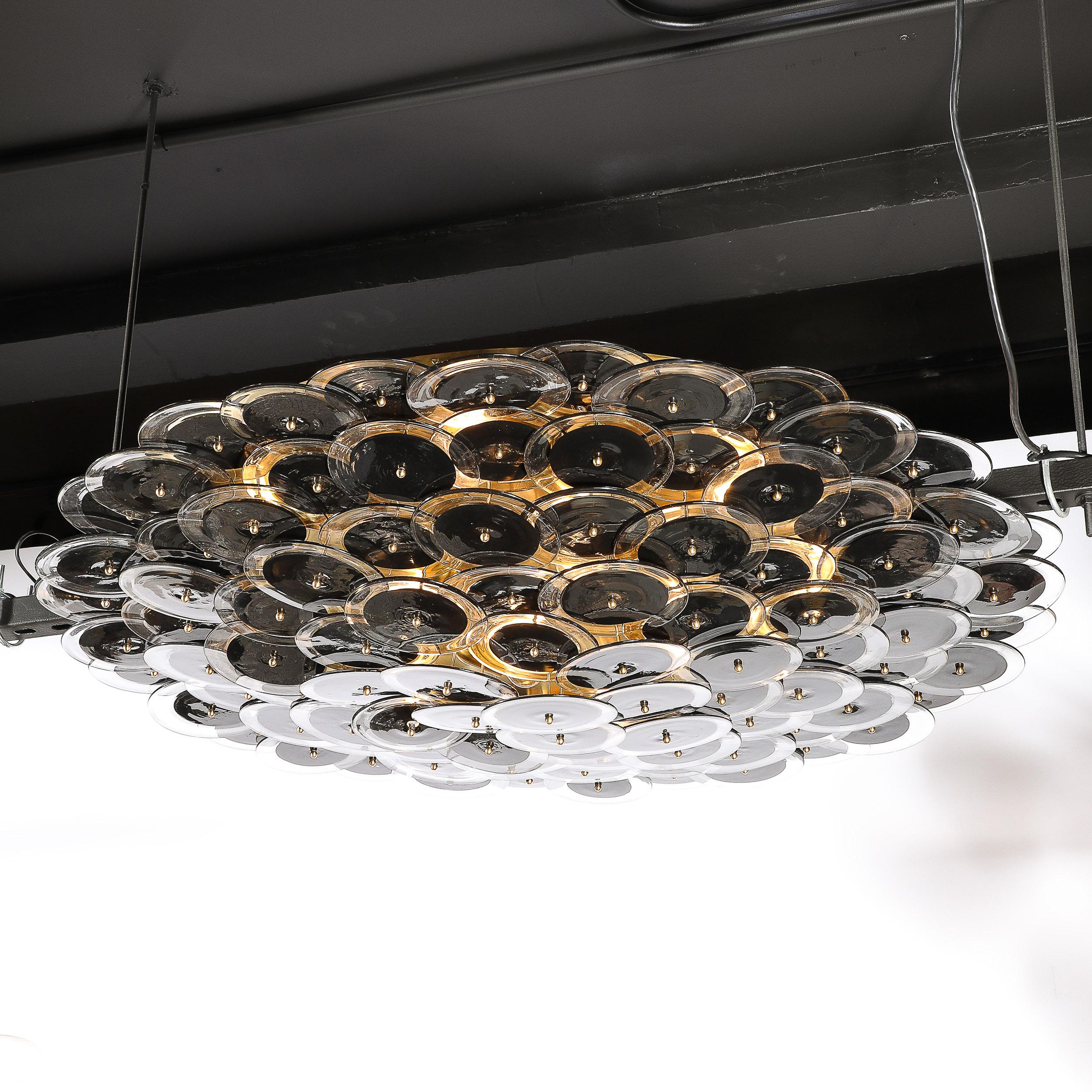 Lustre affleurant à disque Murano en verre noir et transparent et laiton brossé en vente 3