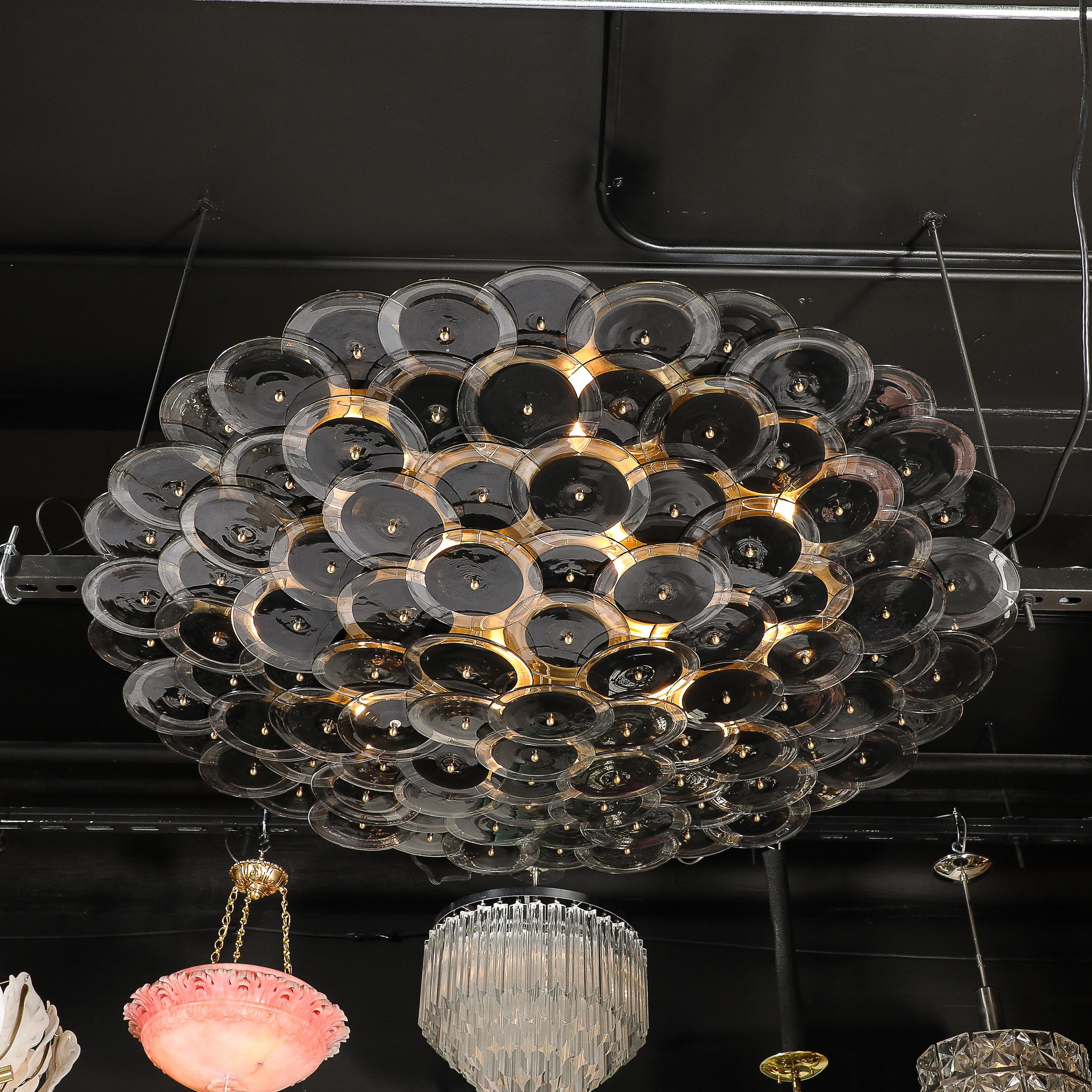 Lustre affleurant à disque Murano en verre noir et transparent et laiton brossé en vente 7
