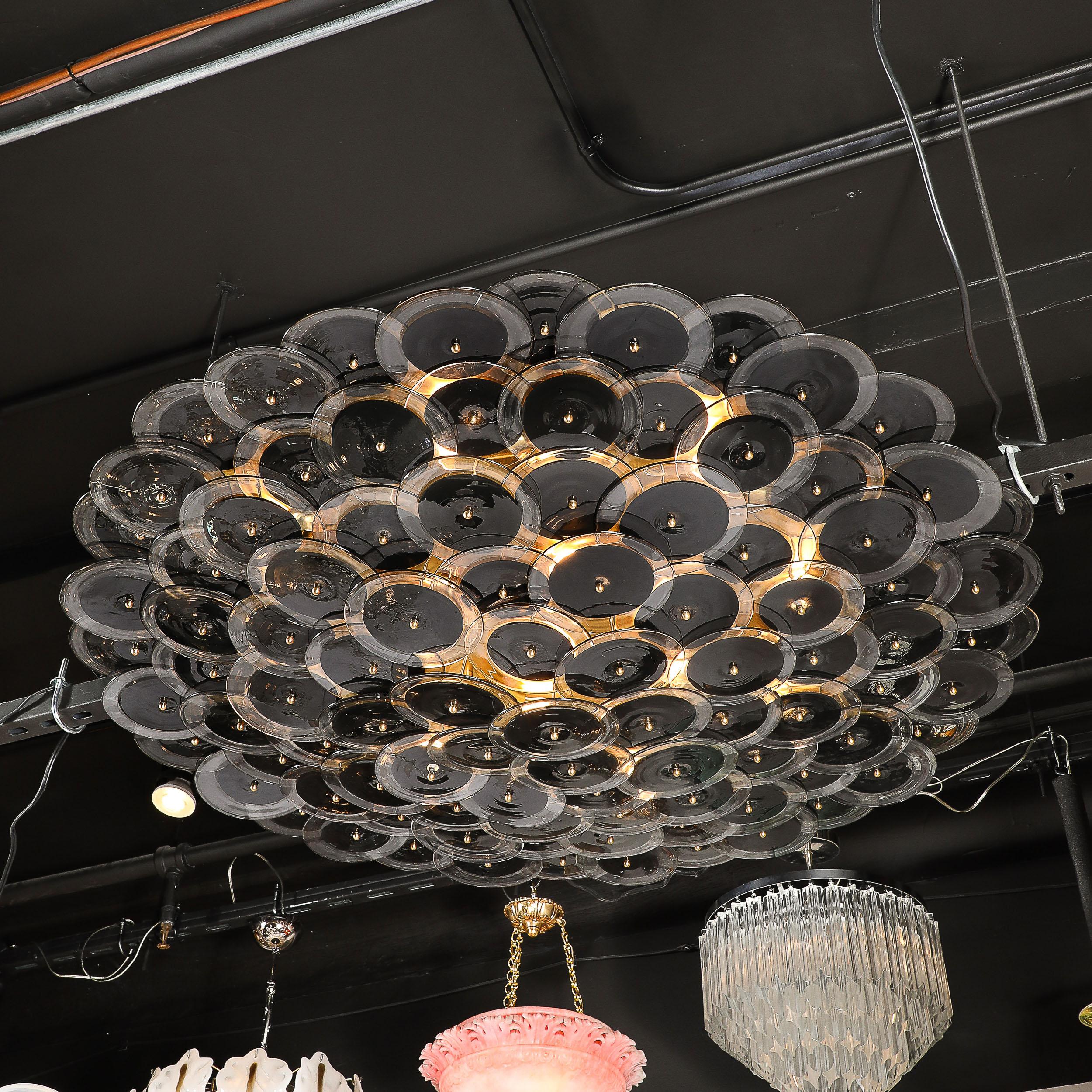 Lustre affleurant à disque Murano en verre noir et transparent et laiton brossé en vente 11