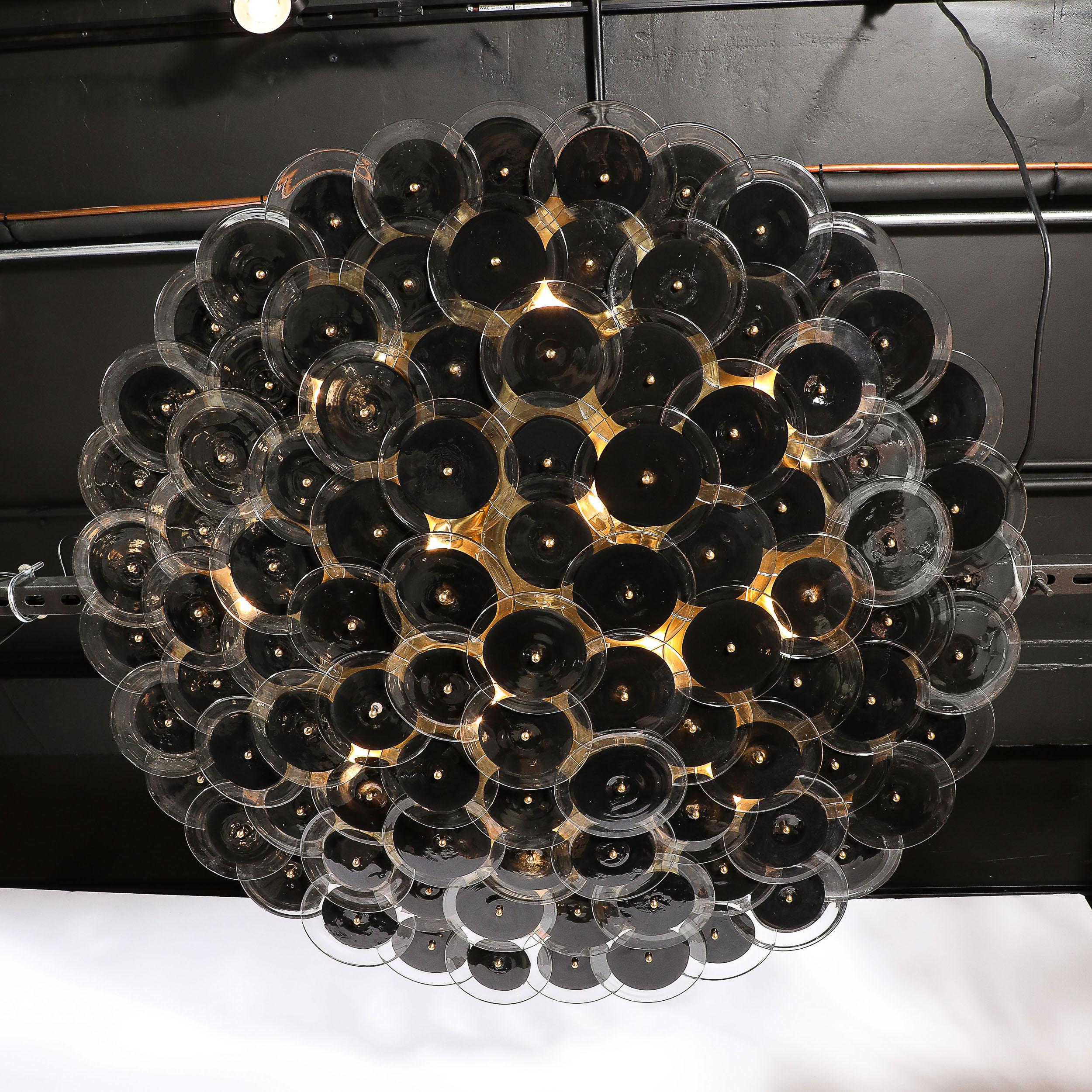 Lustre affleurant à disque Murano en verre noir et transparent et laiton brossé Excellent état - En vente à New York, NY