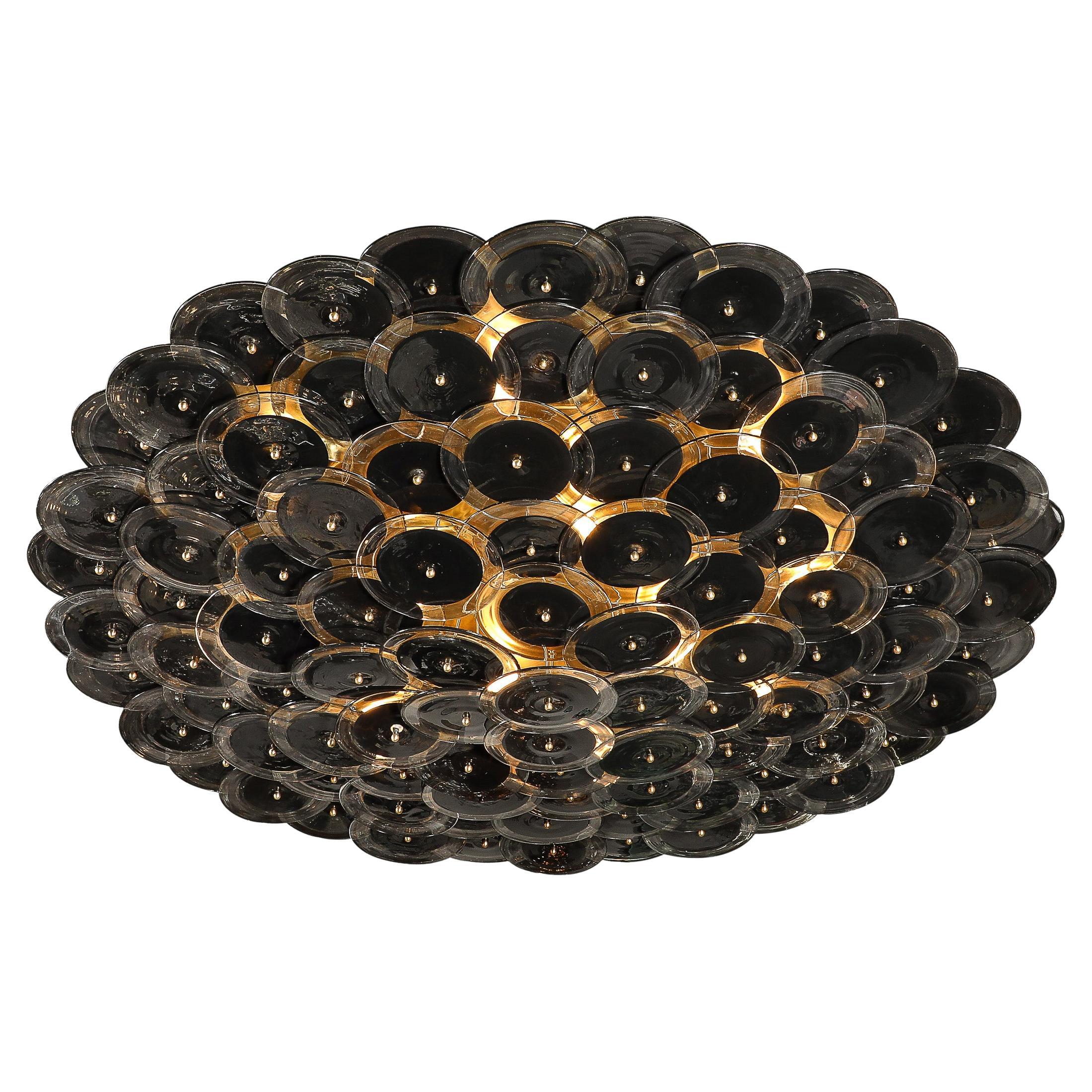 Lustre affleurant à disque Murano en verre noir et transparent et laiton brossé en vente