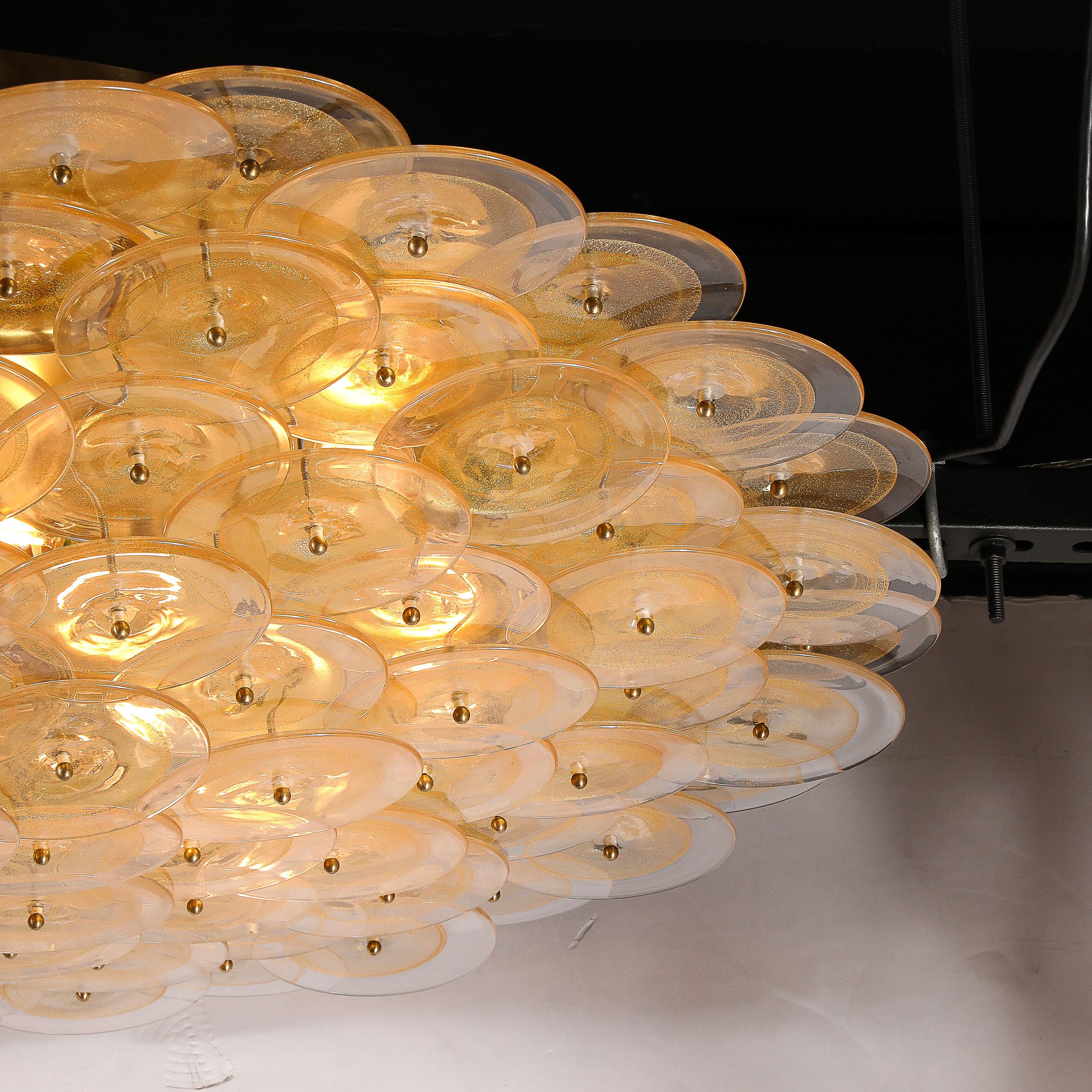 Lustre à disques de Murano en verre doré et transparent et laiton brossé Excellent état - En vente à New York, NY