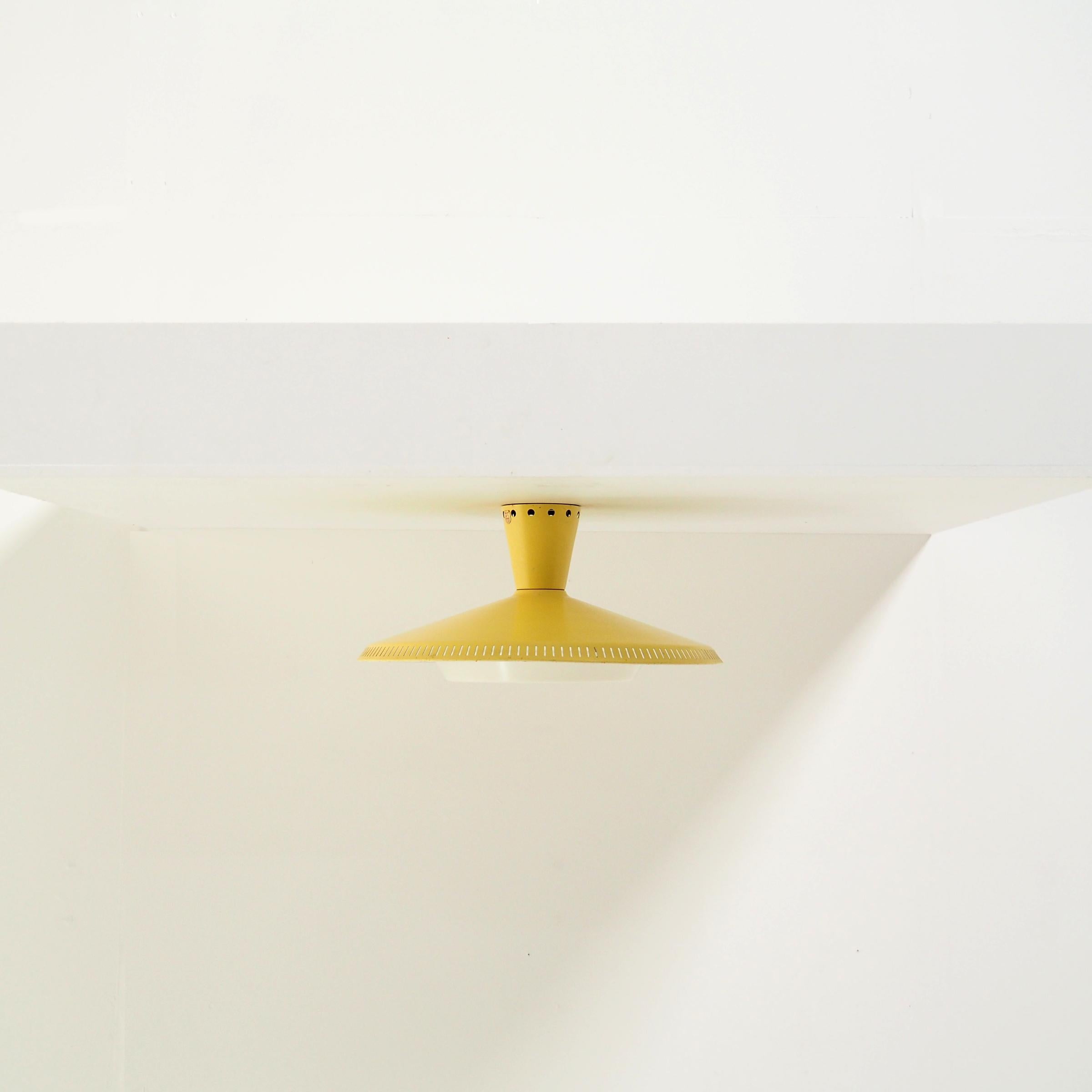 Beautiful flush mount designed in the 1950s by Louis Kalff for the Dutch company Philips. It has got the typical 1950s modern look whith a beautiful soft yellow color.
Please not that this lamp still has its original lamp shade. I mean both parts of