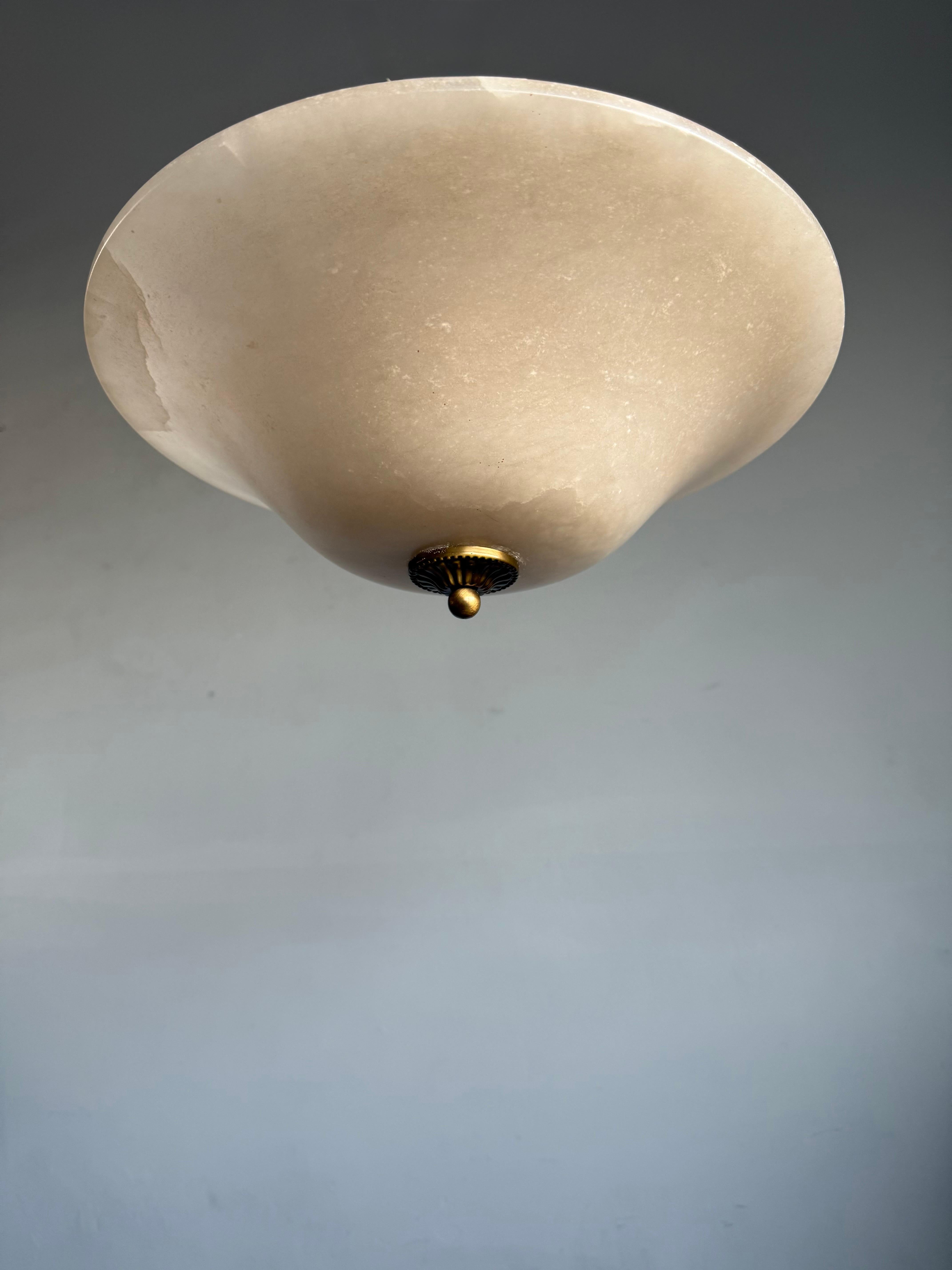 Sculpté à la main Encastré / Suspension avec abat-jour en albâtre, tons crème chauds, années 1990 en vente