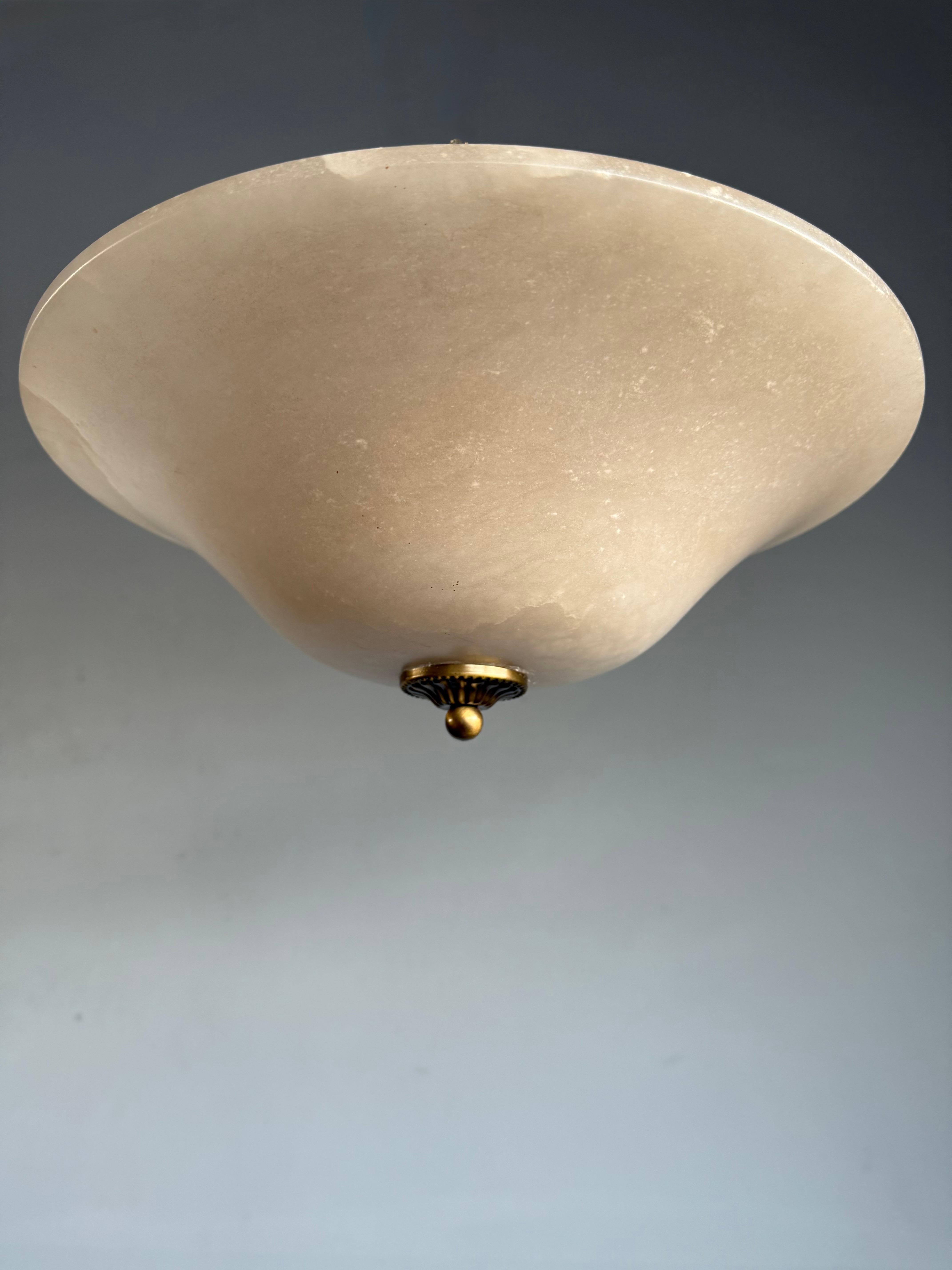 Laiton Encastré / Suspension avec abat-jour en albâtre, tons crème chauds, années 1990 en vente