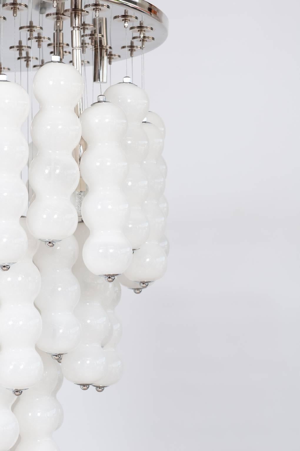 Lámpara de Suspensión Esferas Blancas de Vidrio Soplado de Murano Mazzega 1990 Italia en venta 1
