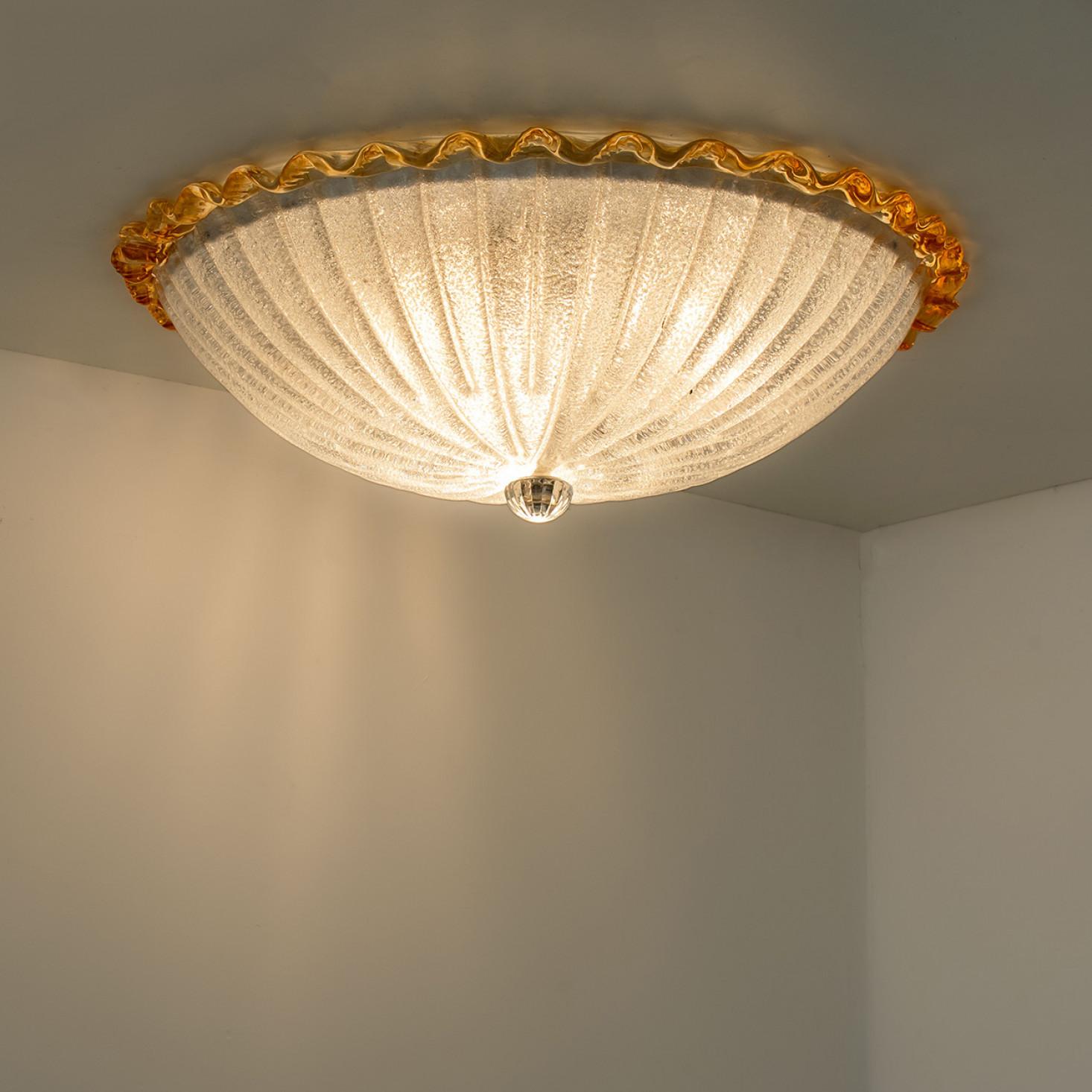 Flush Mount mit ockerfarbenem und klarem Murano Glas von Barovier & Toso, Italien (Messing) im Angebot