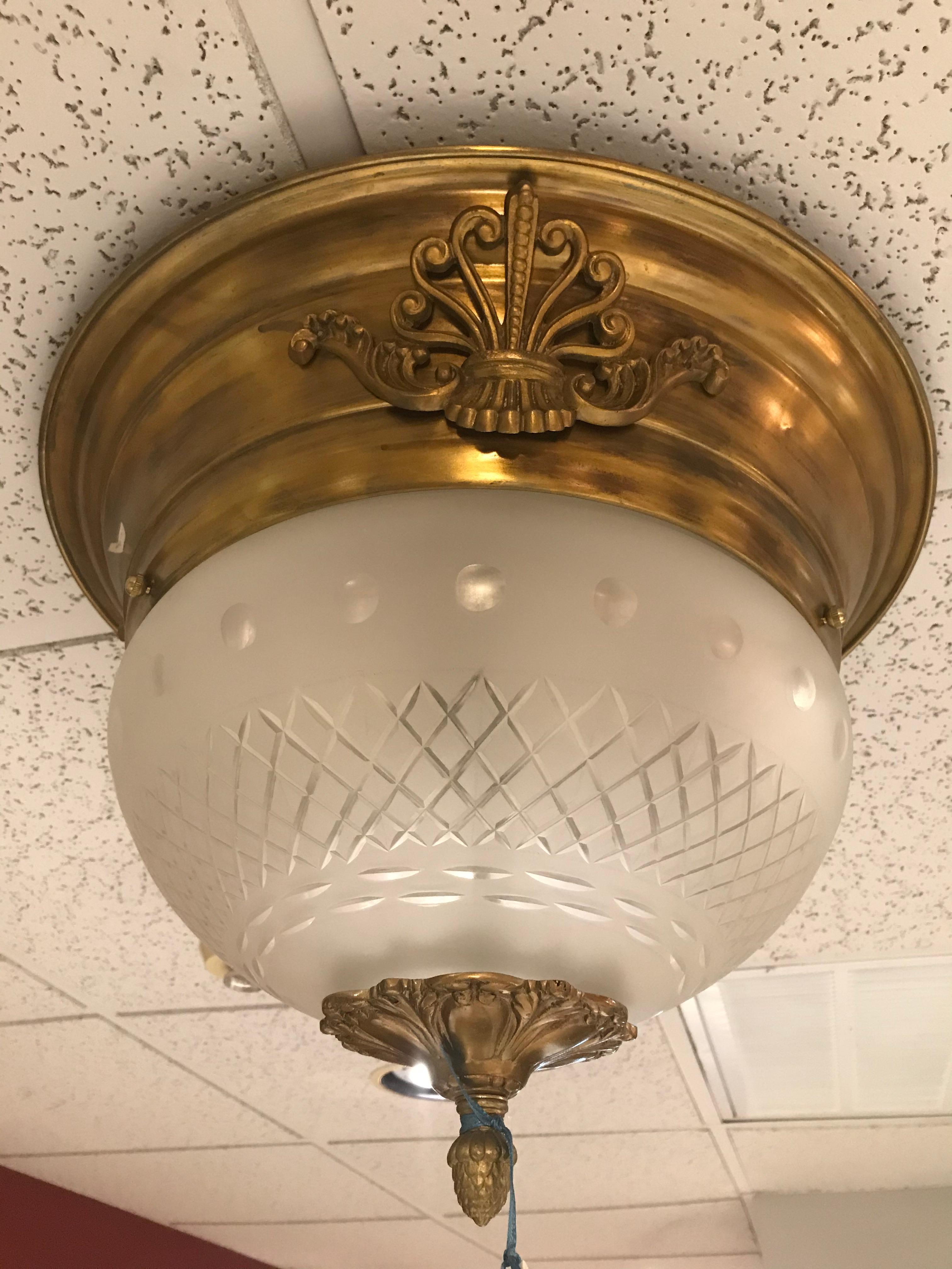 A fine flush mounted plafonnier/pendant. Brass with frosted and cut glass dome. 3 lights,
France, circa 1930
Dimensions: Height 14