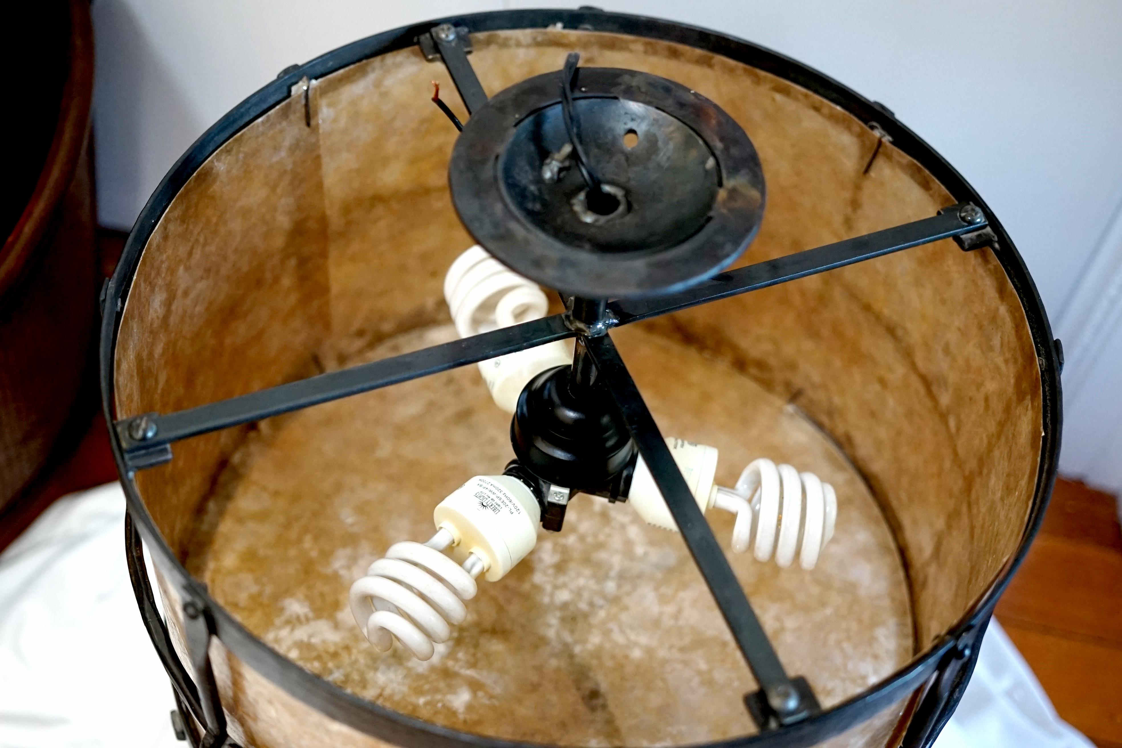 20ième siècle Monture encastrée Texas Lightsmith Style Mica Vintage Drum Fixture - Une suspension en vente