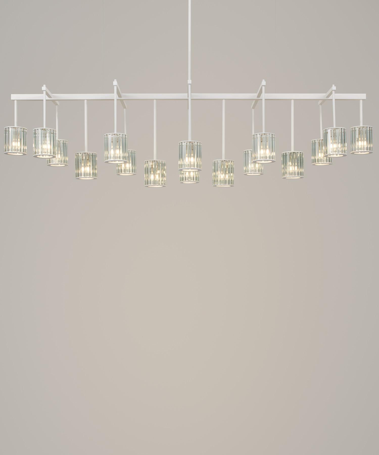Lampadario Flute Beam con 16 bracci in ottone spazzolato e diffusori in vetro trasparente in vendita 5