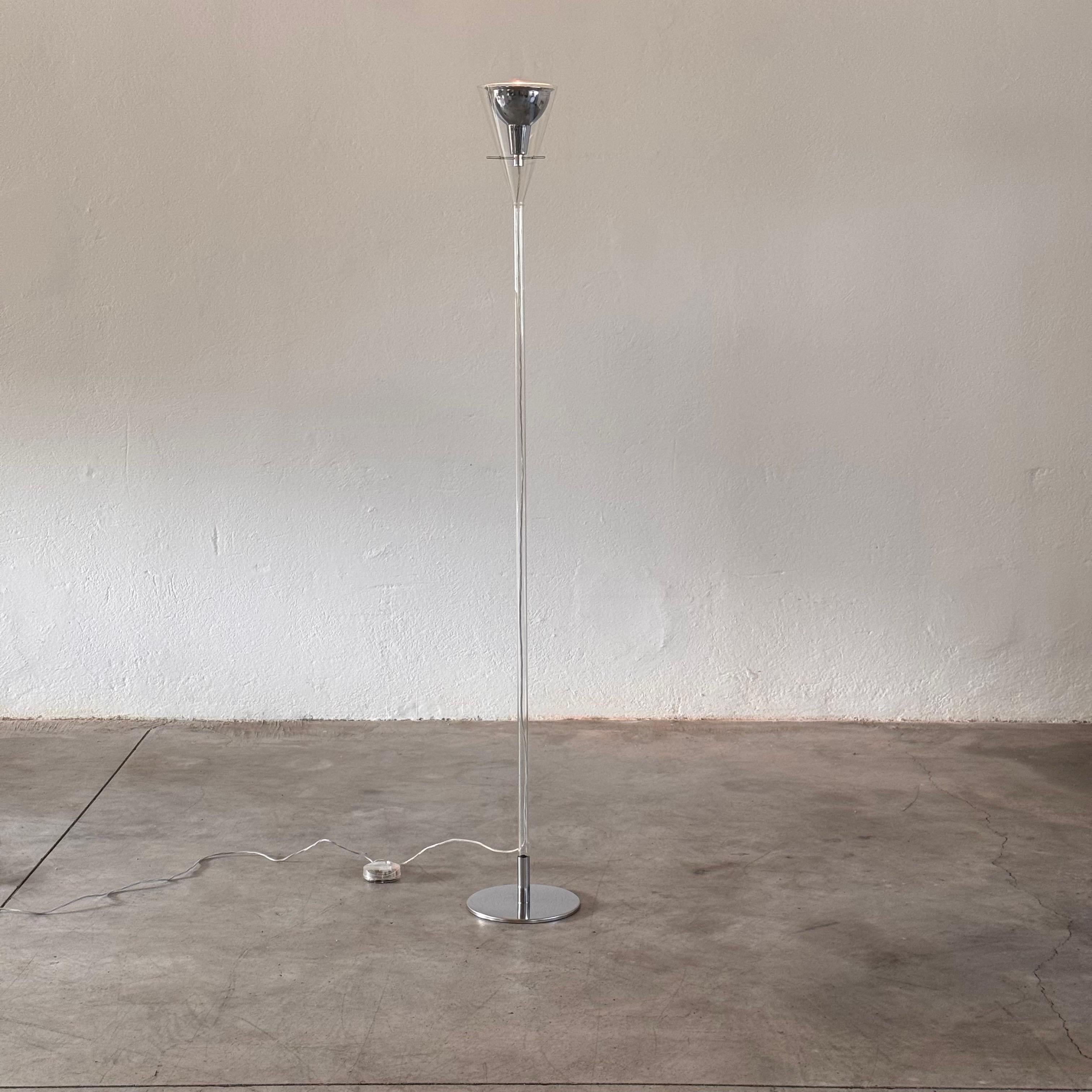  refined expression of equilibrium and lightness, the Flute floor lamp — designed by Franco Raggi and produced by Fontana Arte in 1999 — is an elegant study in indirect illumination and material clarity.

Each lamp features a transparent