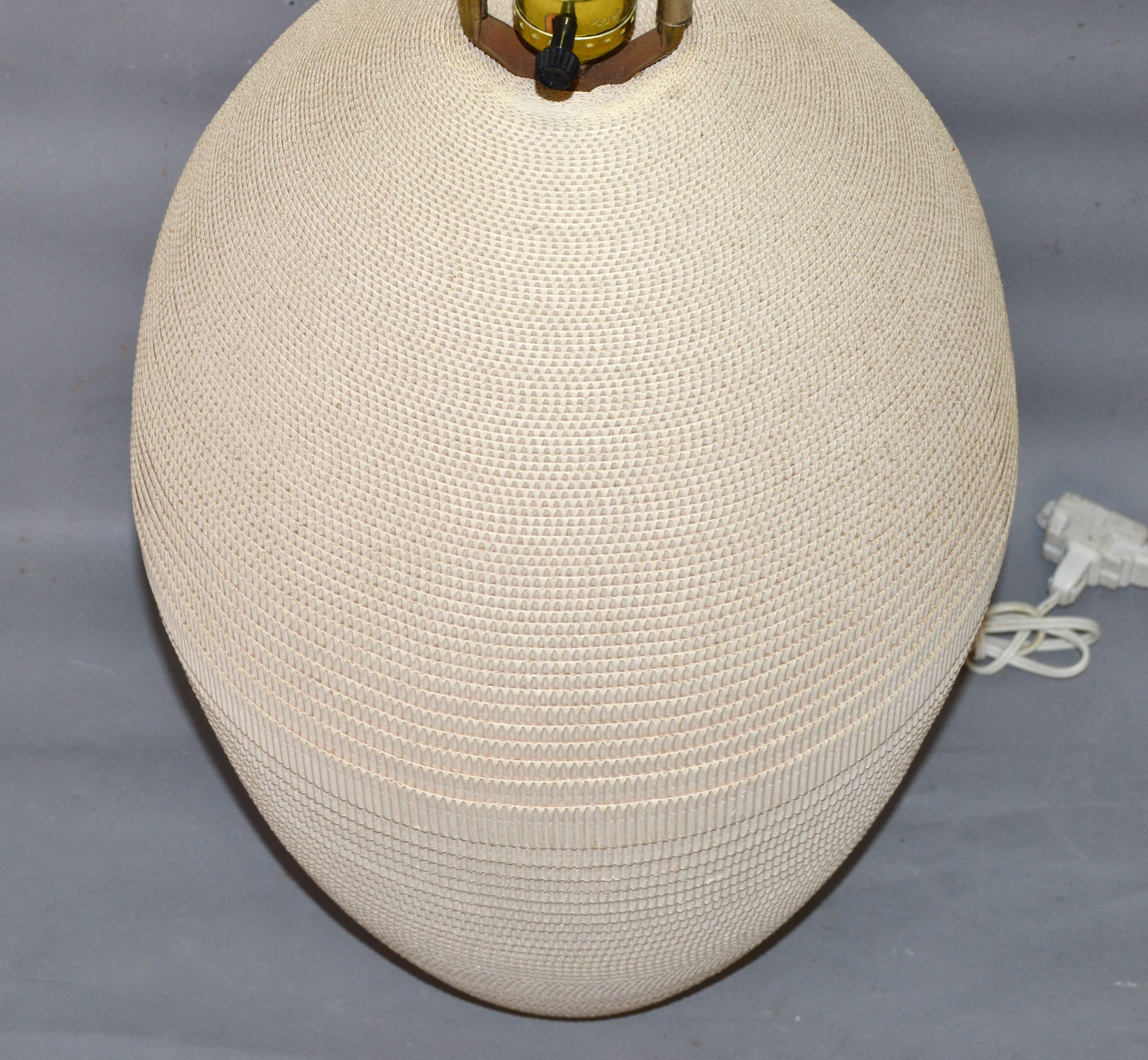 American Flute of Chicago White Corrugated Cardboard Table Lamp Mid-Century Modern 1980s For Sale