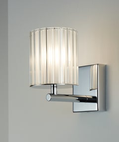 Lampada da parete Flute in cromo lucido con diffusore in vetro smerigliato di Tom Kirk