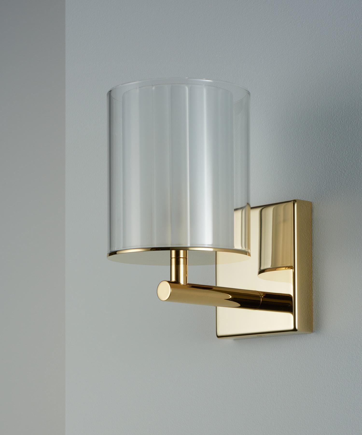 Satinato Flute Wall Light XL in nichel lucido con diffusore in vetro smerigliato di Tom Kirk in vendita