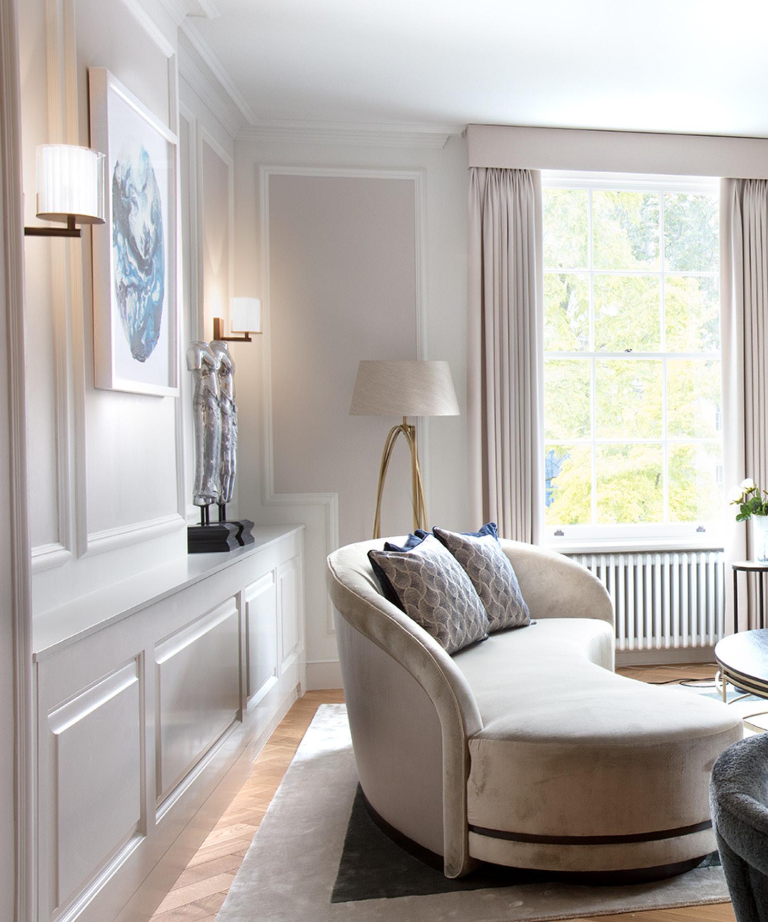 Alluminio Flute Wall Light XL in nichel lucido con diffusore in vetro smerigliato di Tom Kirk in vendita