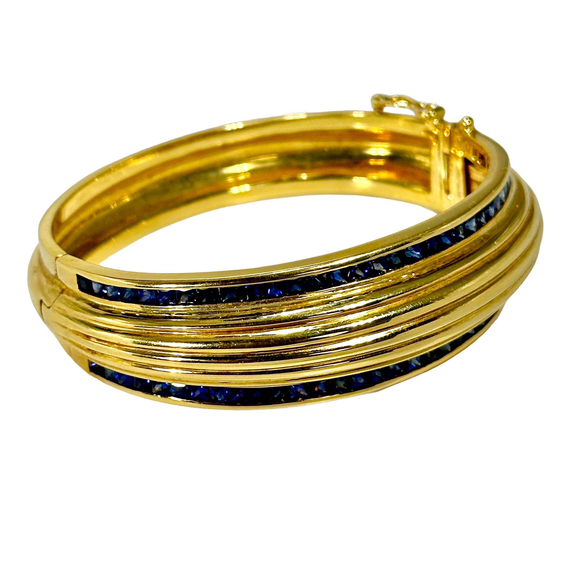 Bracelet manchette cannelée en or jaune 18 carats avec bordures en saphir taillé en carré, haut et bas en vente 3