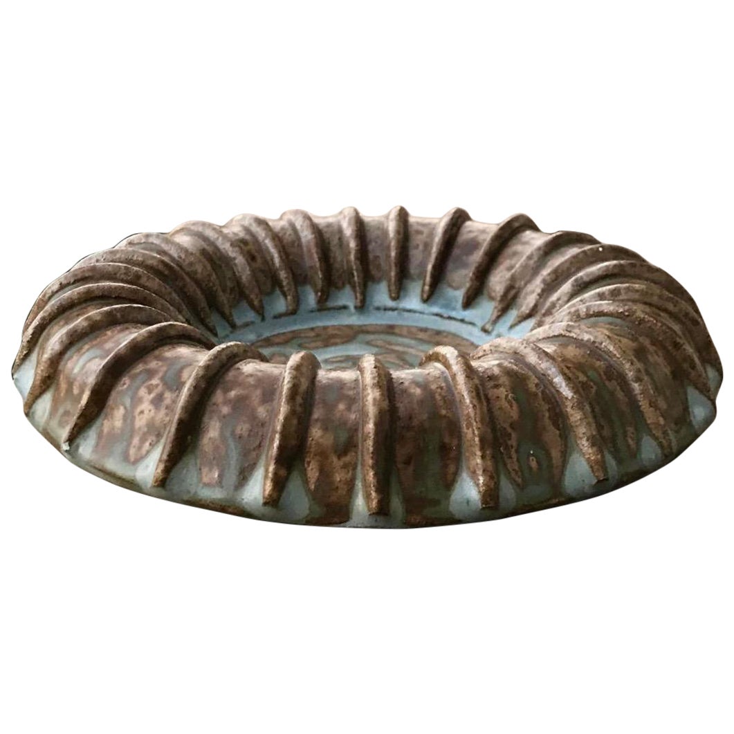 Plat cannelé en céramique Arne Bang des années 1940, Danemark, milieu du siècle, signé AB