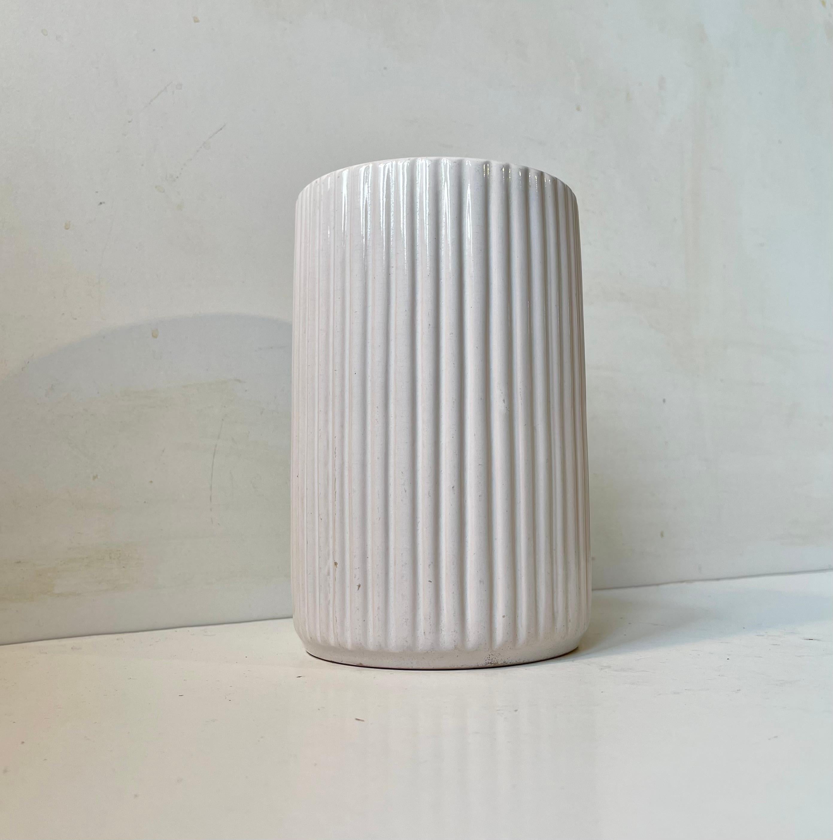 Fluted Architectural Ceramic Vase in White Glaze by L. Hjorth, 1940s For Sale 1