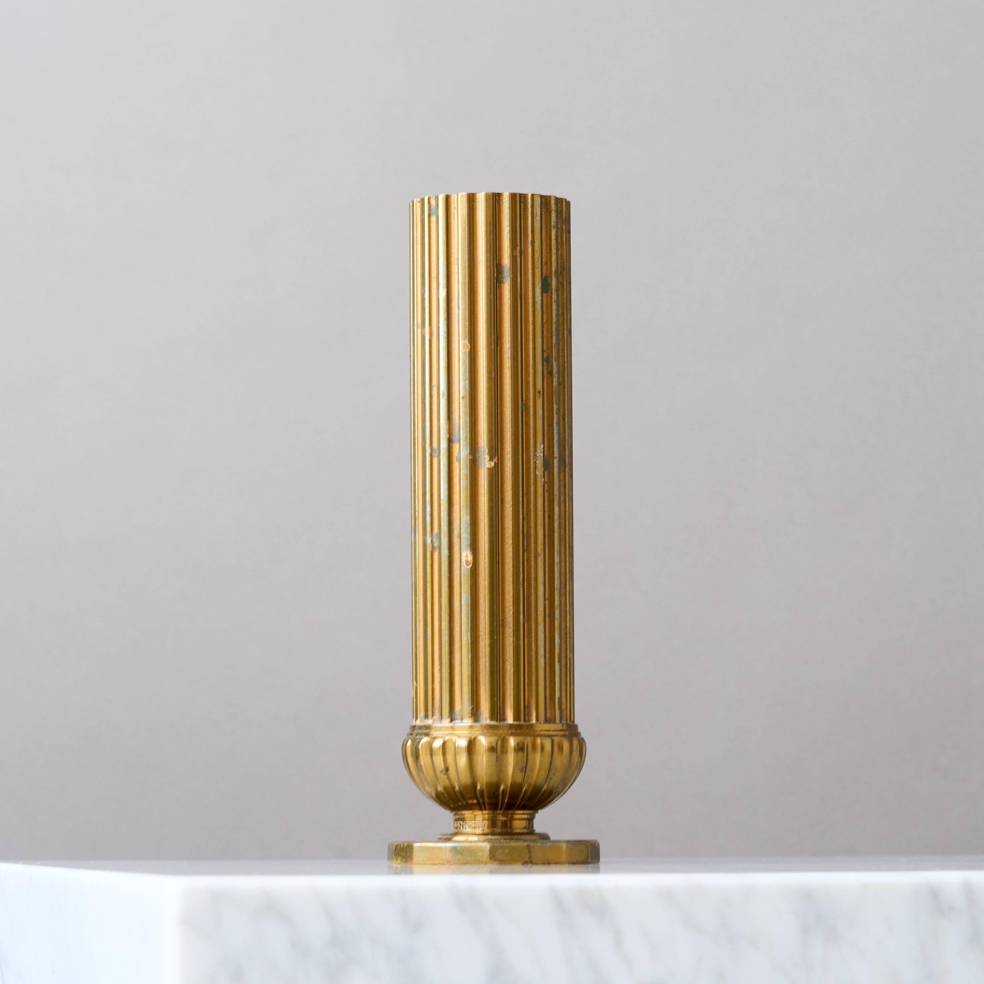 A beautiful, fluted Art Deco / Swedish Grace bronze vase with amazing patina. In the form of a column.
Made by SVM, Svenska Metallverken AB, Sweden, 1930s.  

Great original condition with original patina. Can be polished. 
Please note that the vase