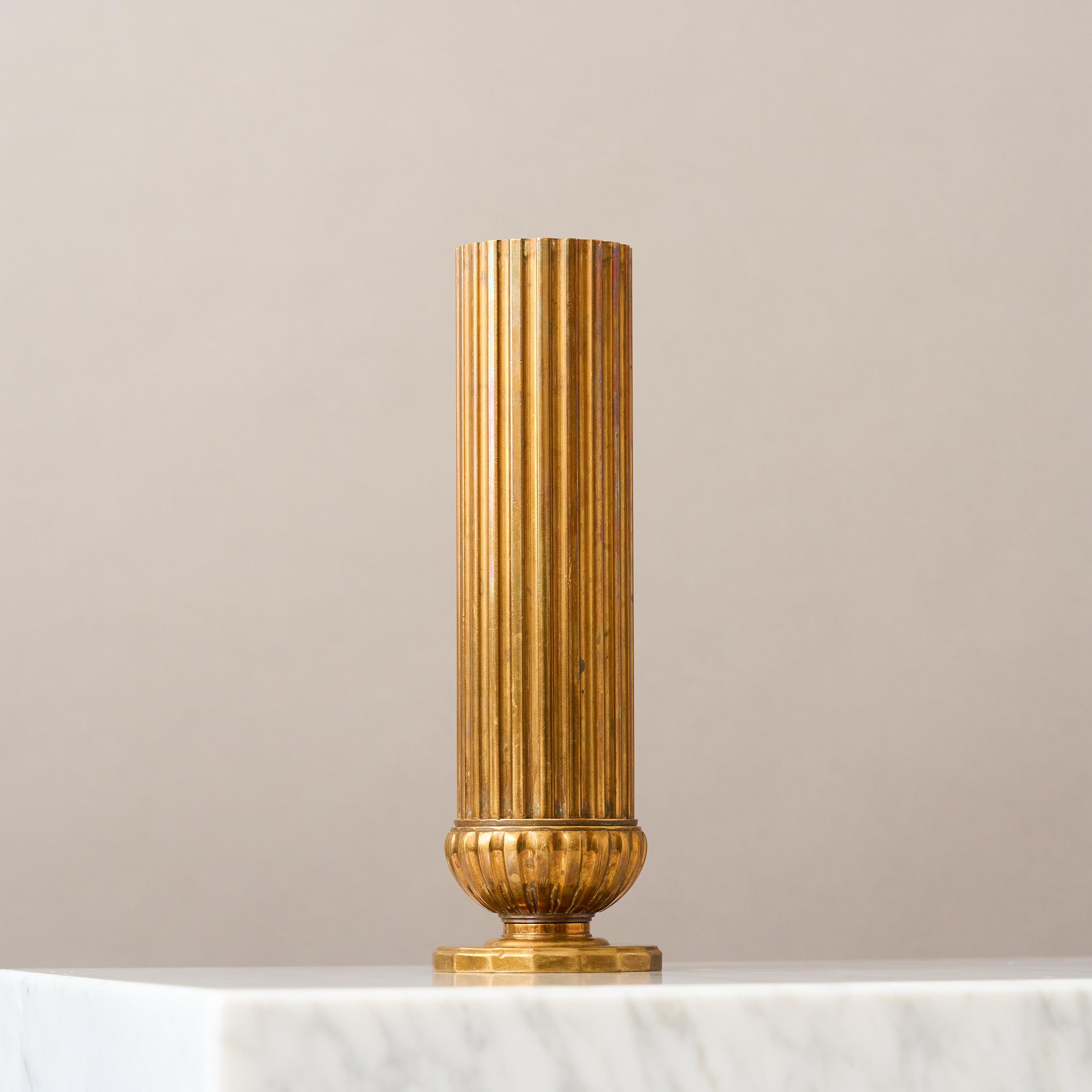 A beautiful, fluted Art Deco / Swedish Grace bronze vase with amazing patina. In the form of a column.
Made by SVM, Svenska Metallverken AB, Sweden, 1930s.  

Great original condition with original patina. Can be polished. 
Please note that the vase